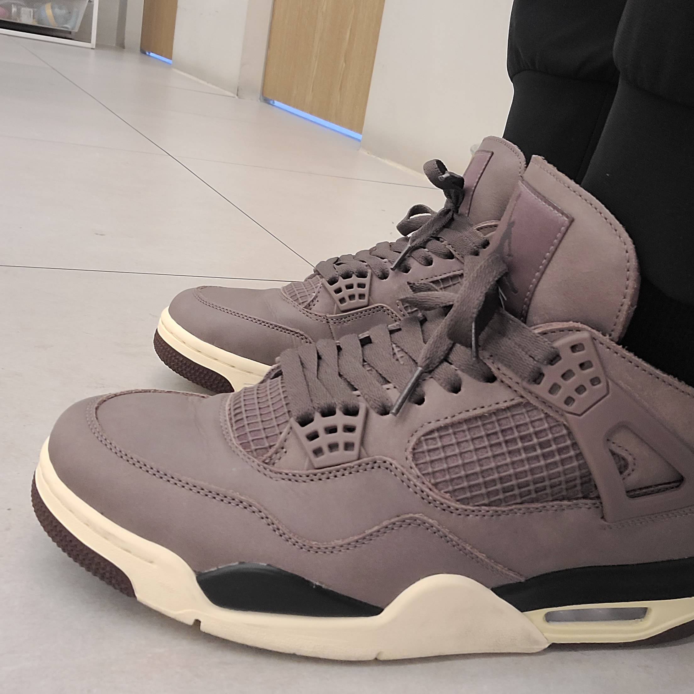 Jordan 4 x A Ma Maniere Retro Violet Ore 착용 스타일 - 6