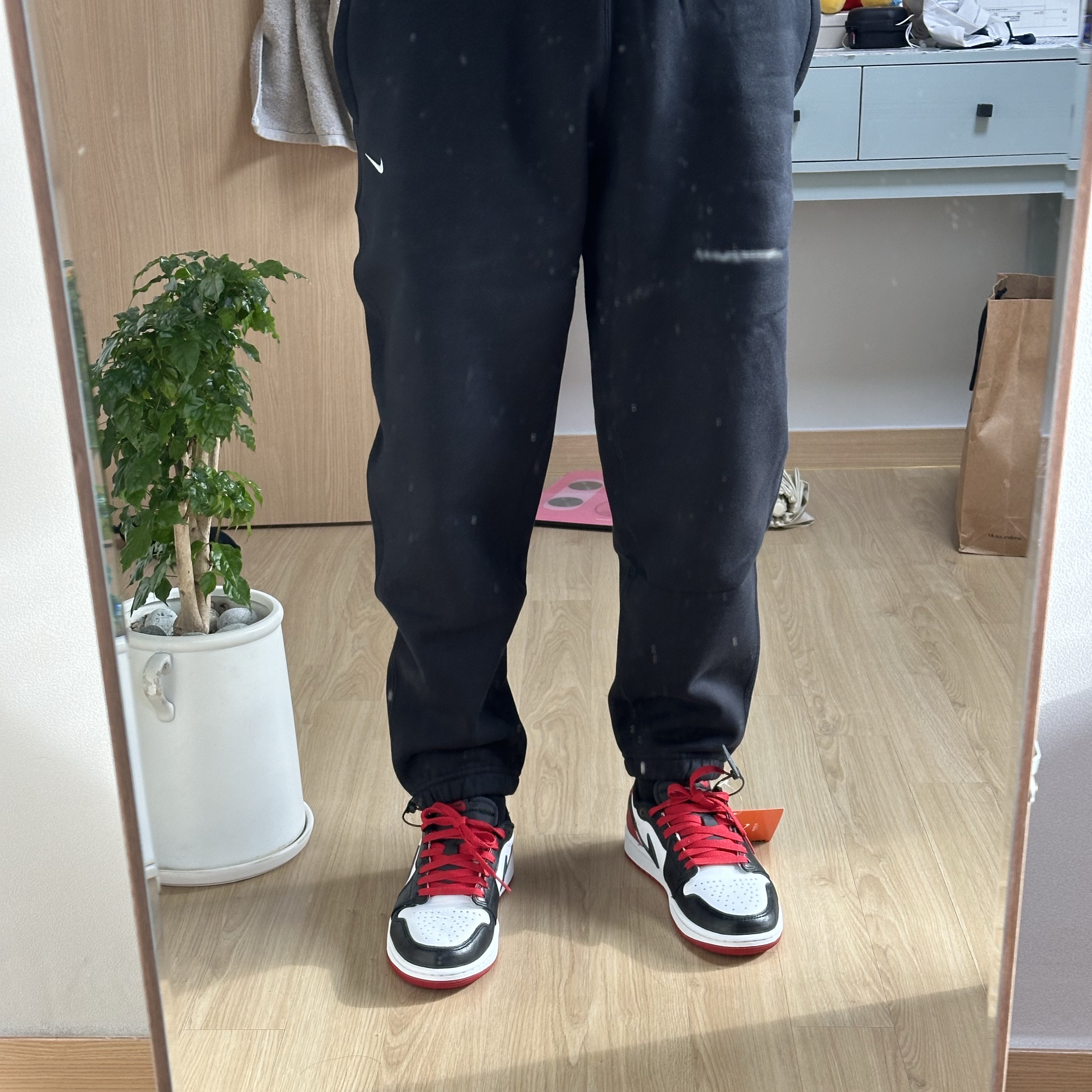 Nike NRG Solo Swoosh Fleece Pants Black White - Asia 착용 스타일 - 1