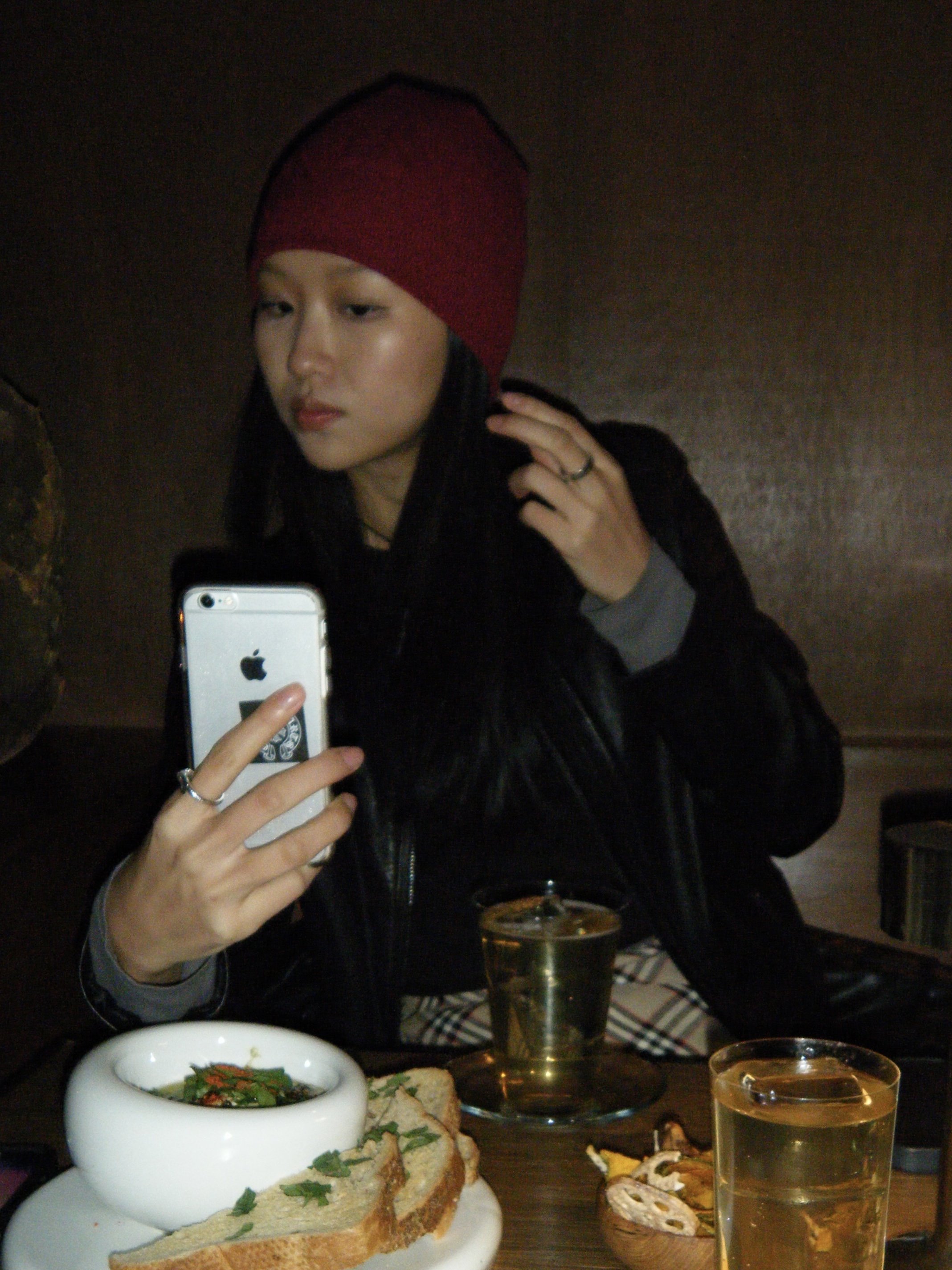 Stussy Debossed Stock Logo Beanie Deep Red 착용 스타일 - 2