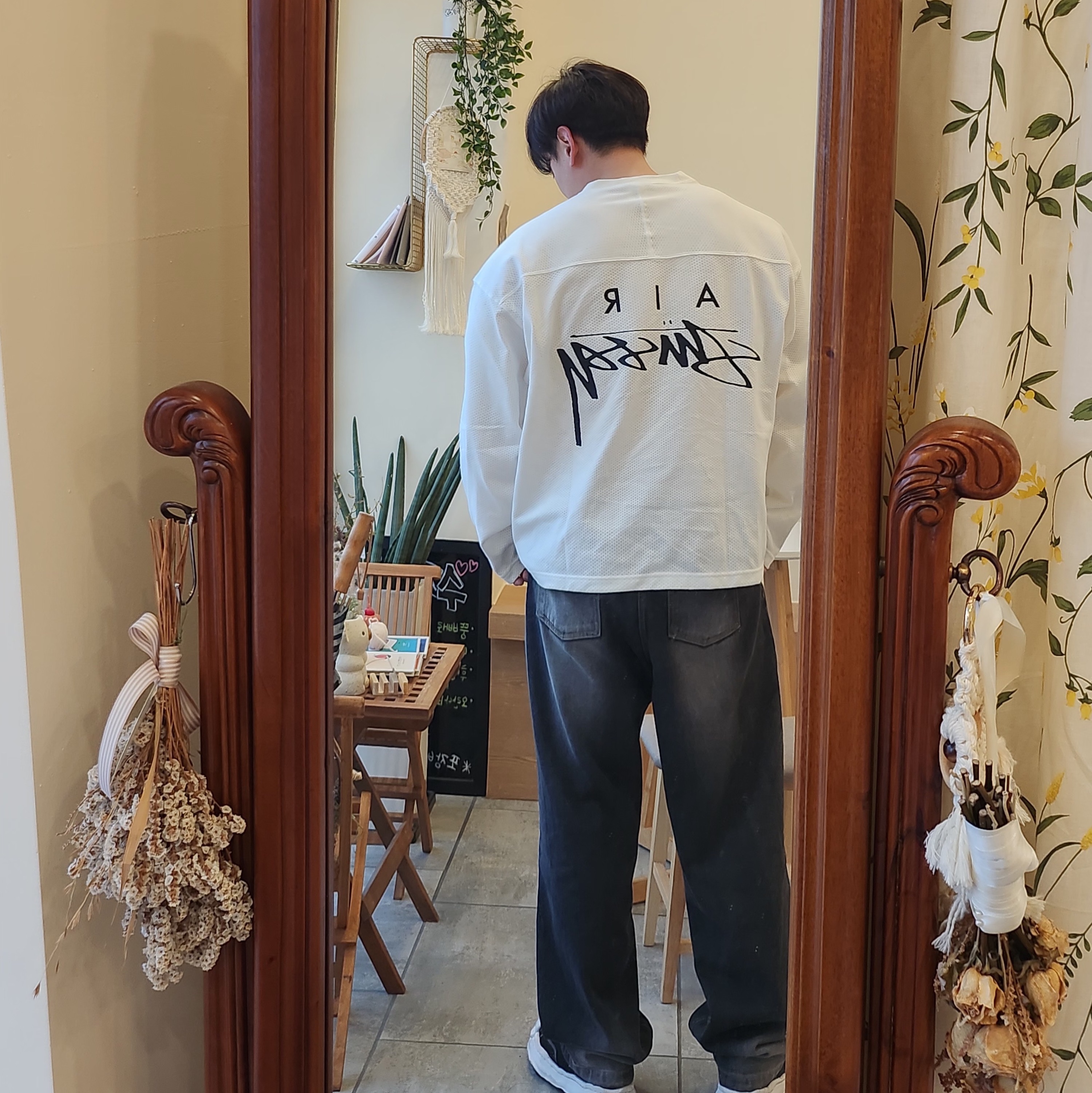 Nike x Stussy Long Sleeve Top Sail (FJ9164-133), Maison Mihara Yasuhiro Blakey OG Sole Canvas Low-top Sneakers Black White 착용 스타일