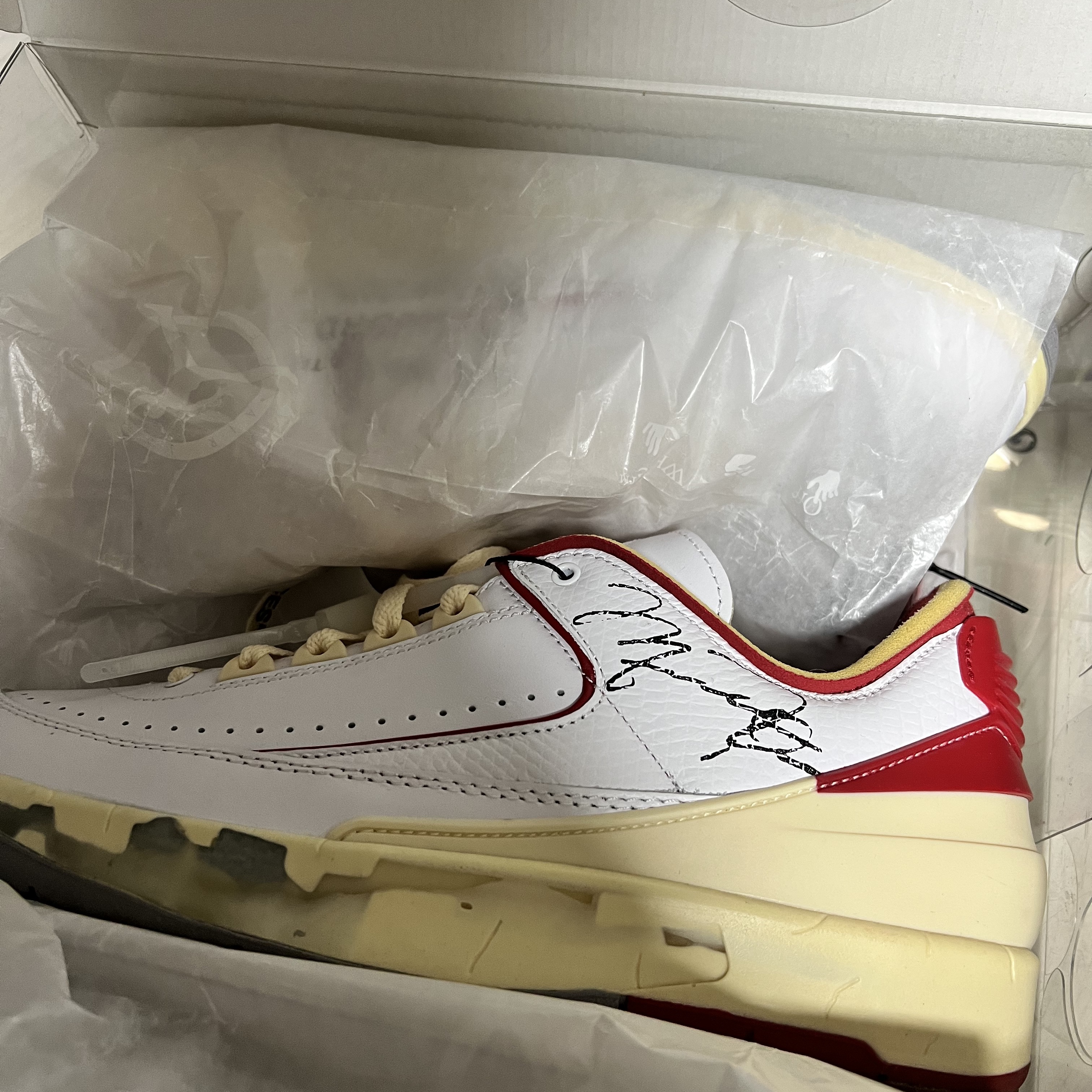 Jordan 2 x Off-White Retro Low SP White and Varsity Red 착용 스타일