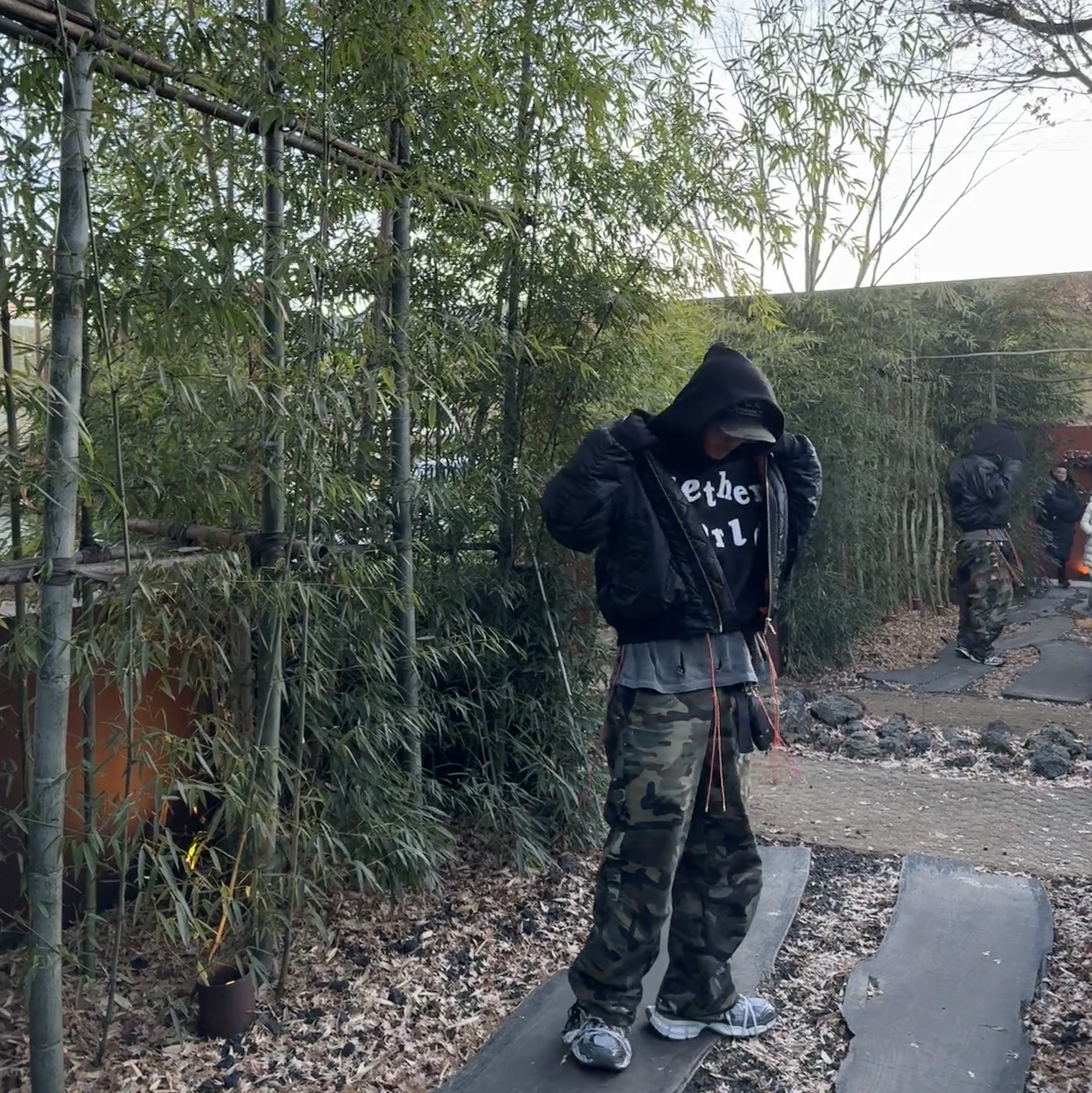 Netherworld Slow Horses Hoodie Black, Balenciaga 3XL Sneakers Grey White Red 착용 스타일 - 1