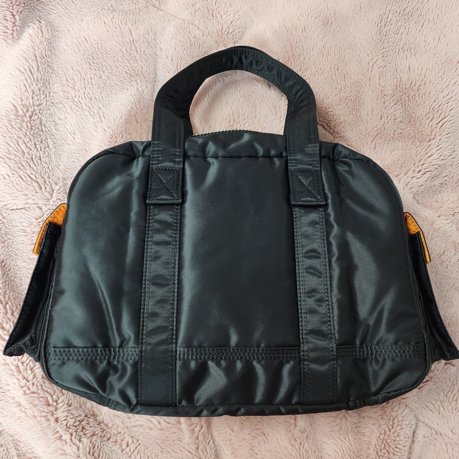 Porter Tanker Duffle Bag S Black 착용 스타일 - 2