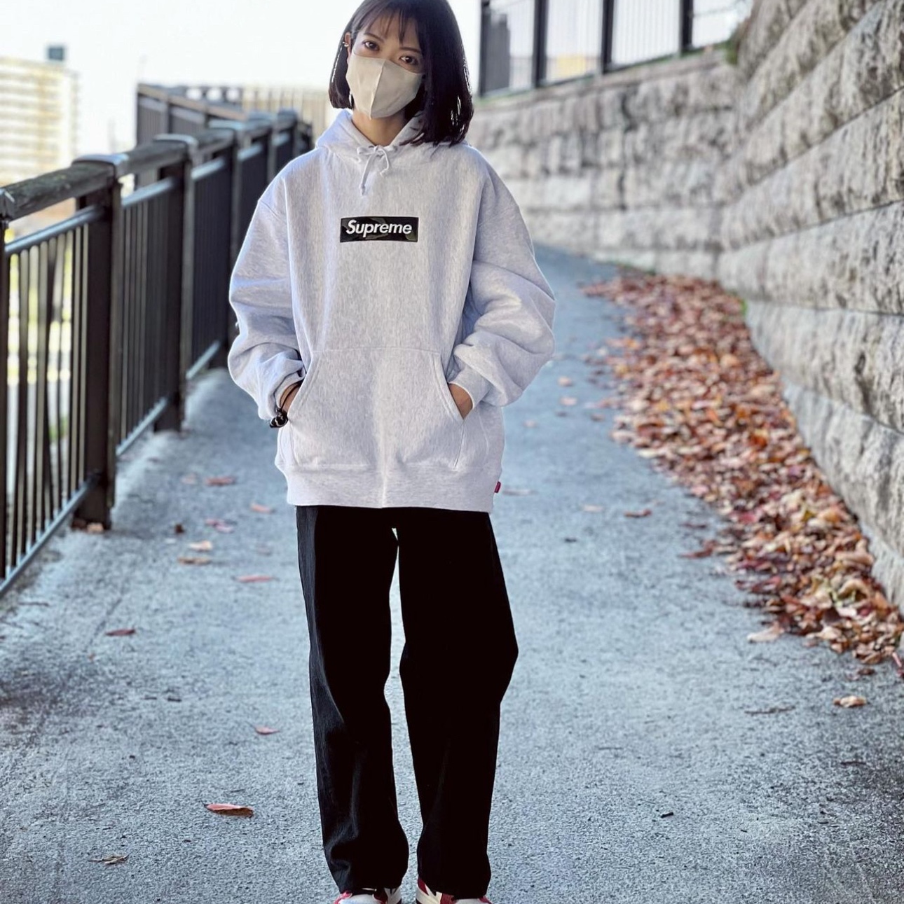 Supreme Box Logo Hooded Sweatshirt Ash Grey - 23FW, Supreme Box Logo Hooded Sweatshirt Black - 23FW 착용 스타일 - 6