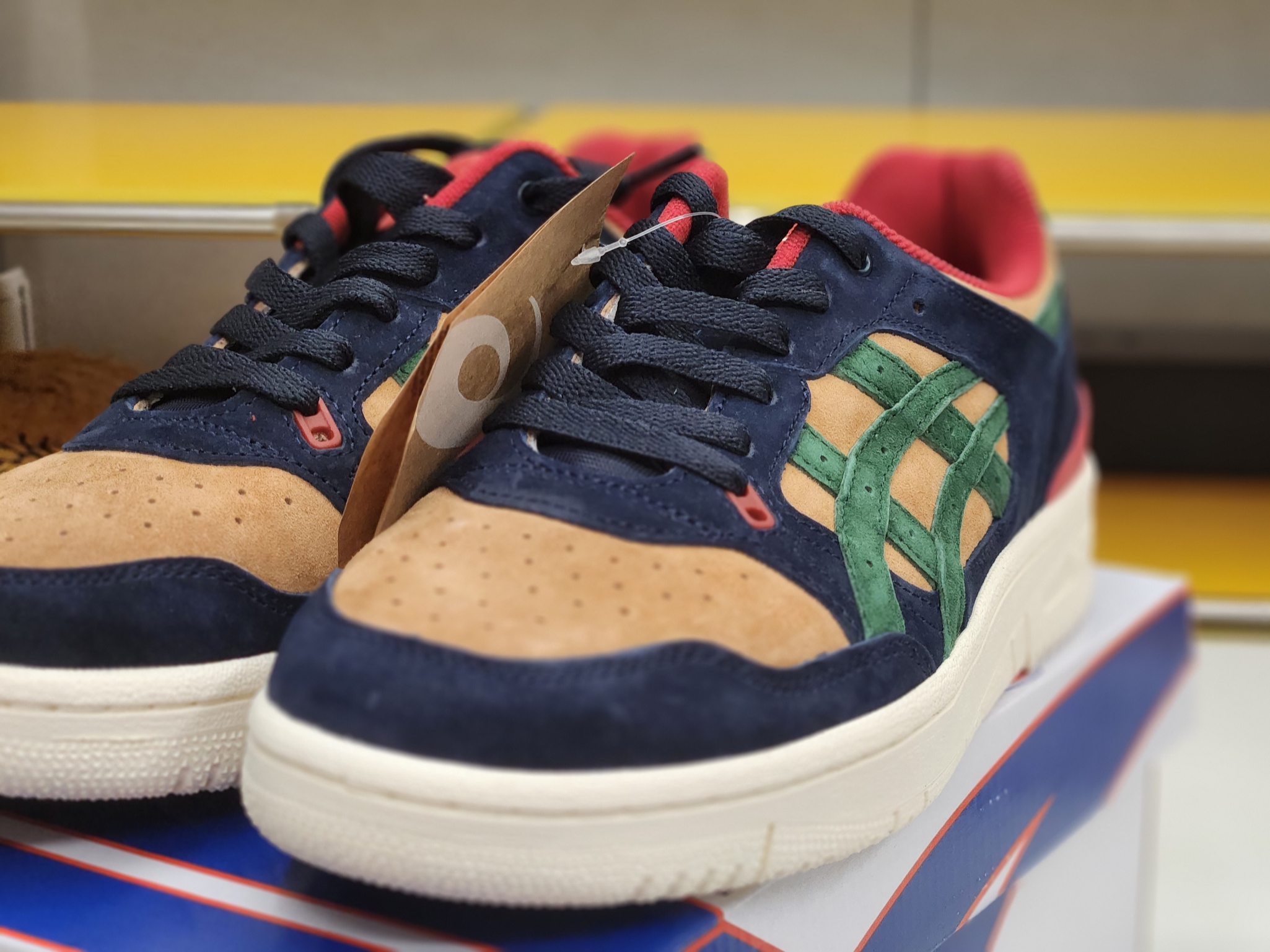 Asics x Kith EX89 Kithmas Outdoor 착용 스타일 - 2