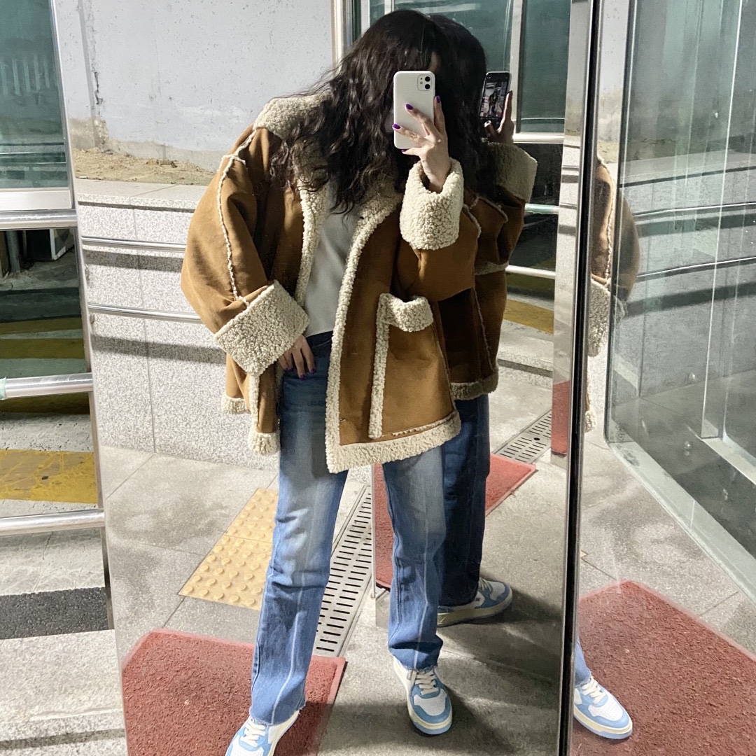 (W) Autry Medalist Low Leather Sneakers Light Blue White 착용 스타일
