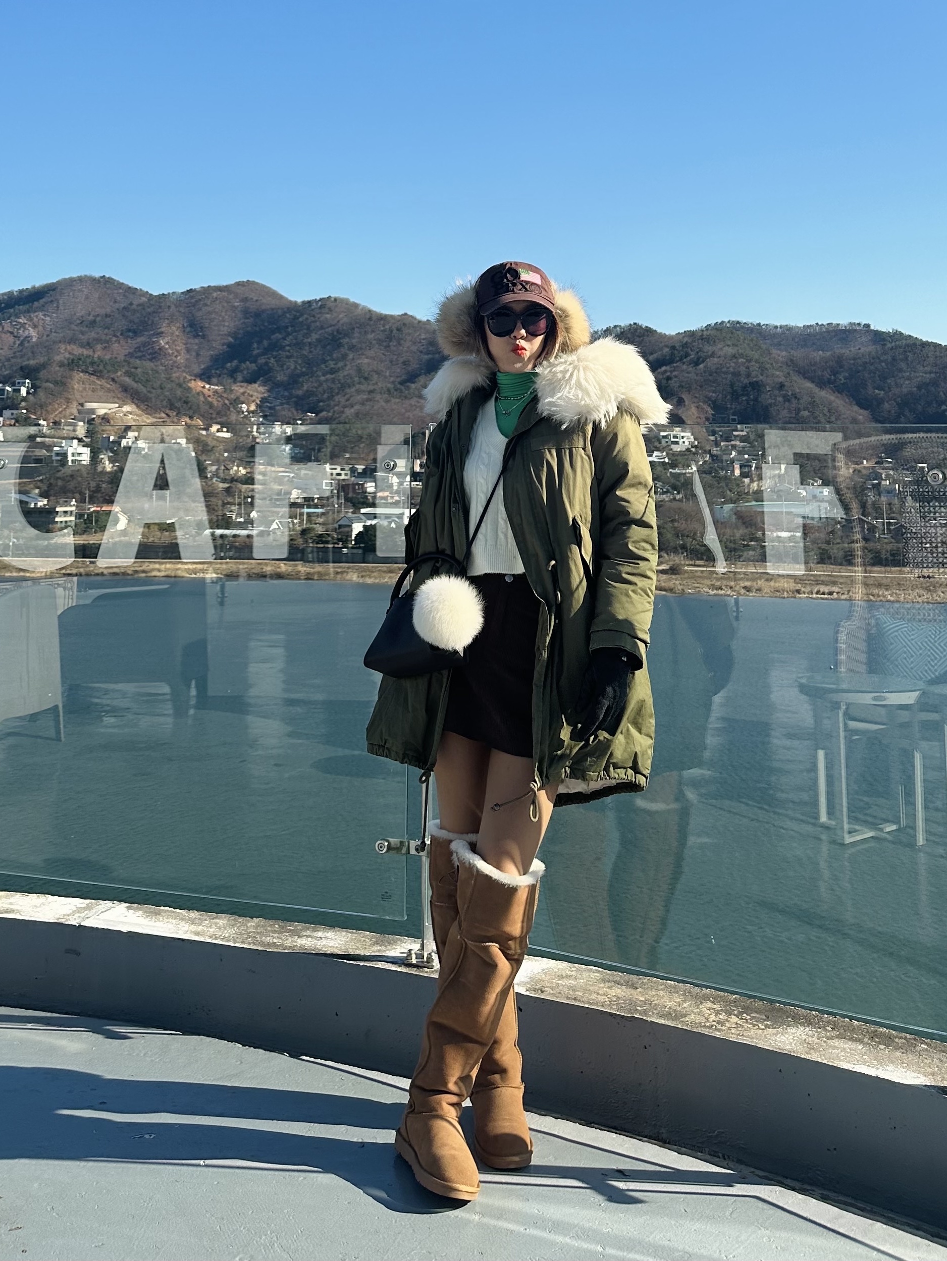 (W) UGG Over the Knee Bailey Button Boots Chestnut 착용 스타일 - 1