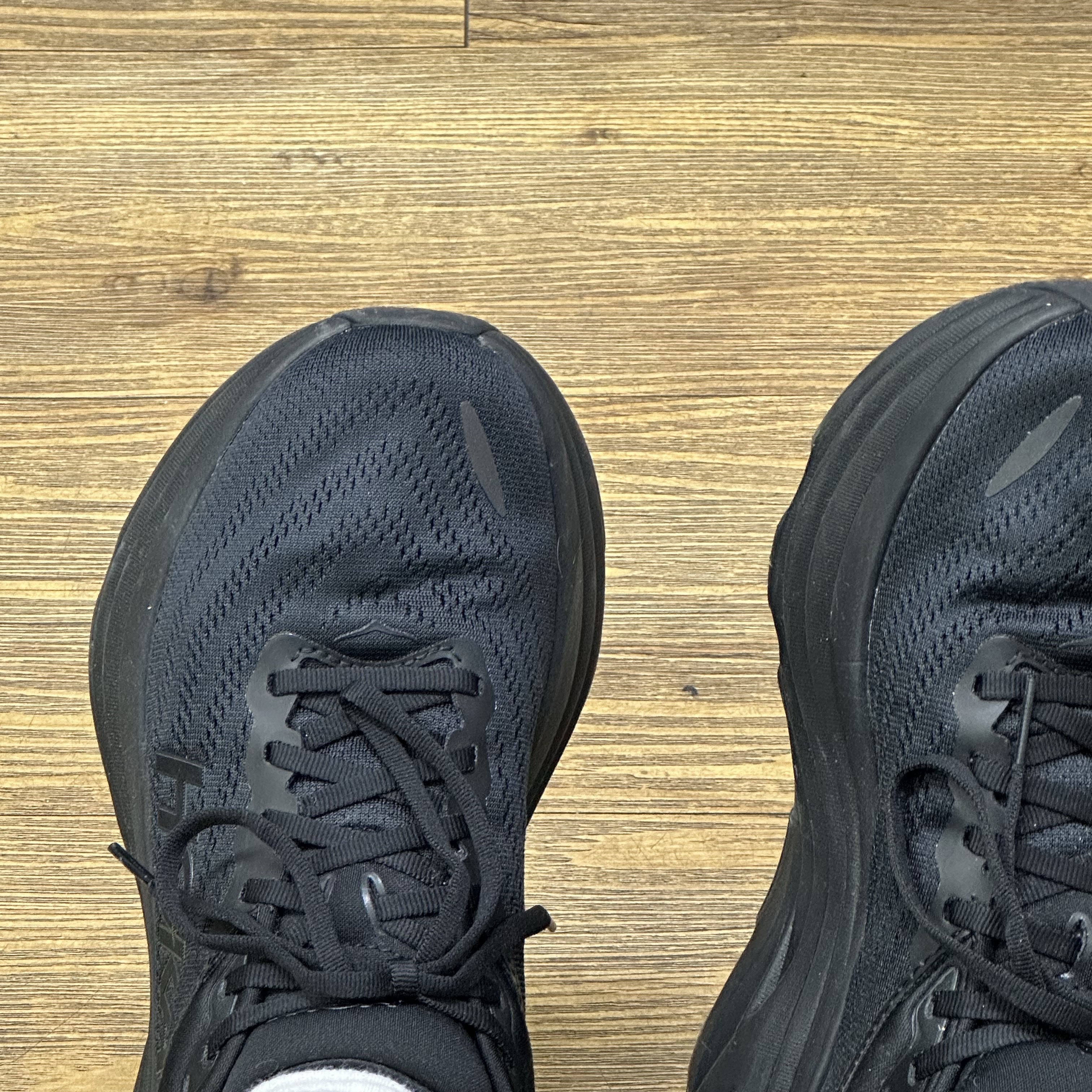 Hoka Bondi 8 Black - Wide 착용 스타일