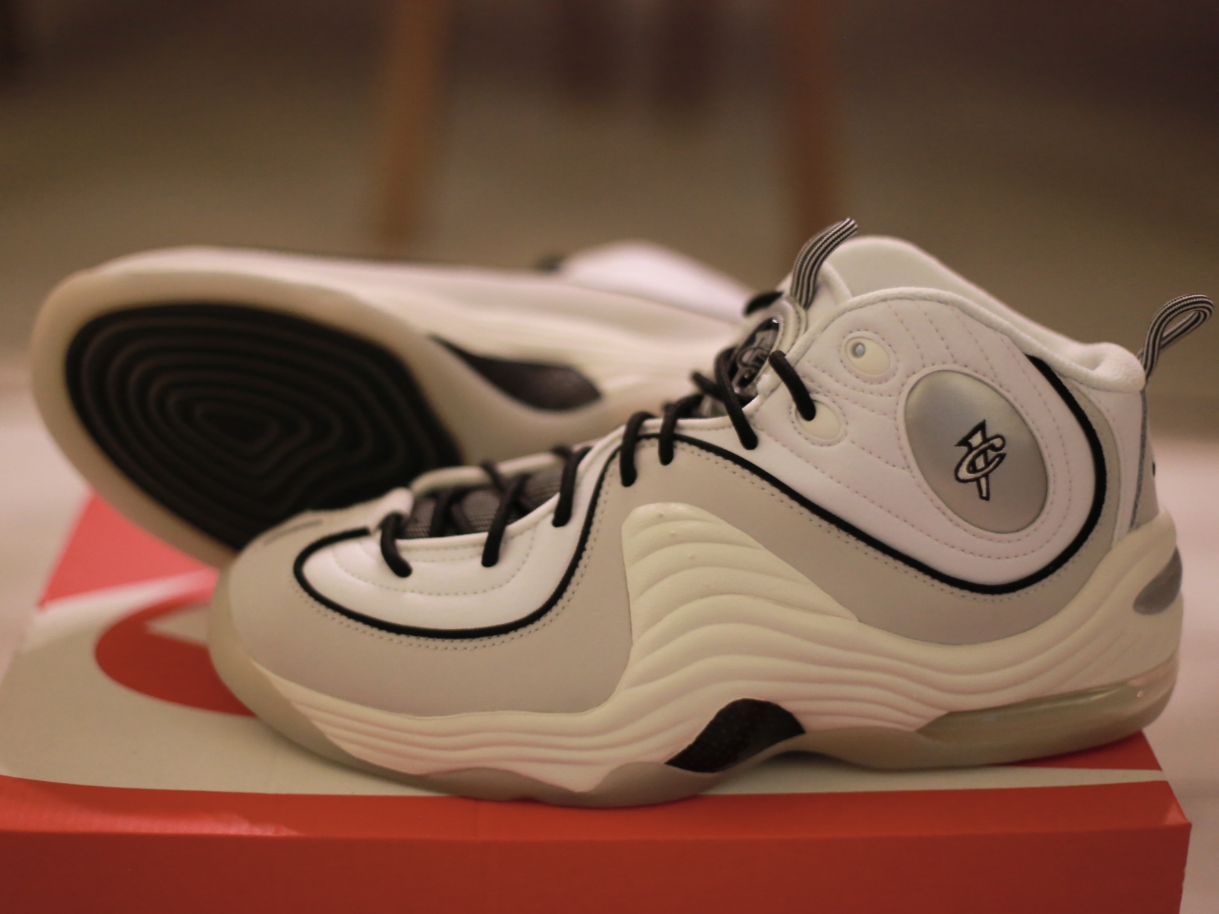 Nike Air Penny II Photon Dust 착용 스타일 - 5