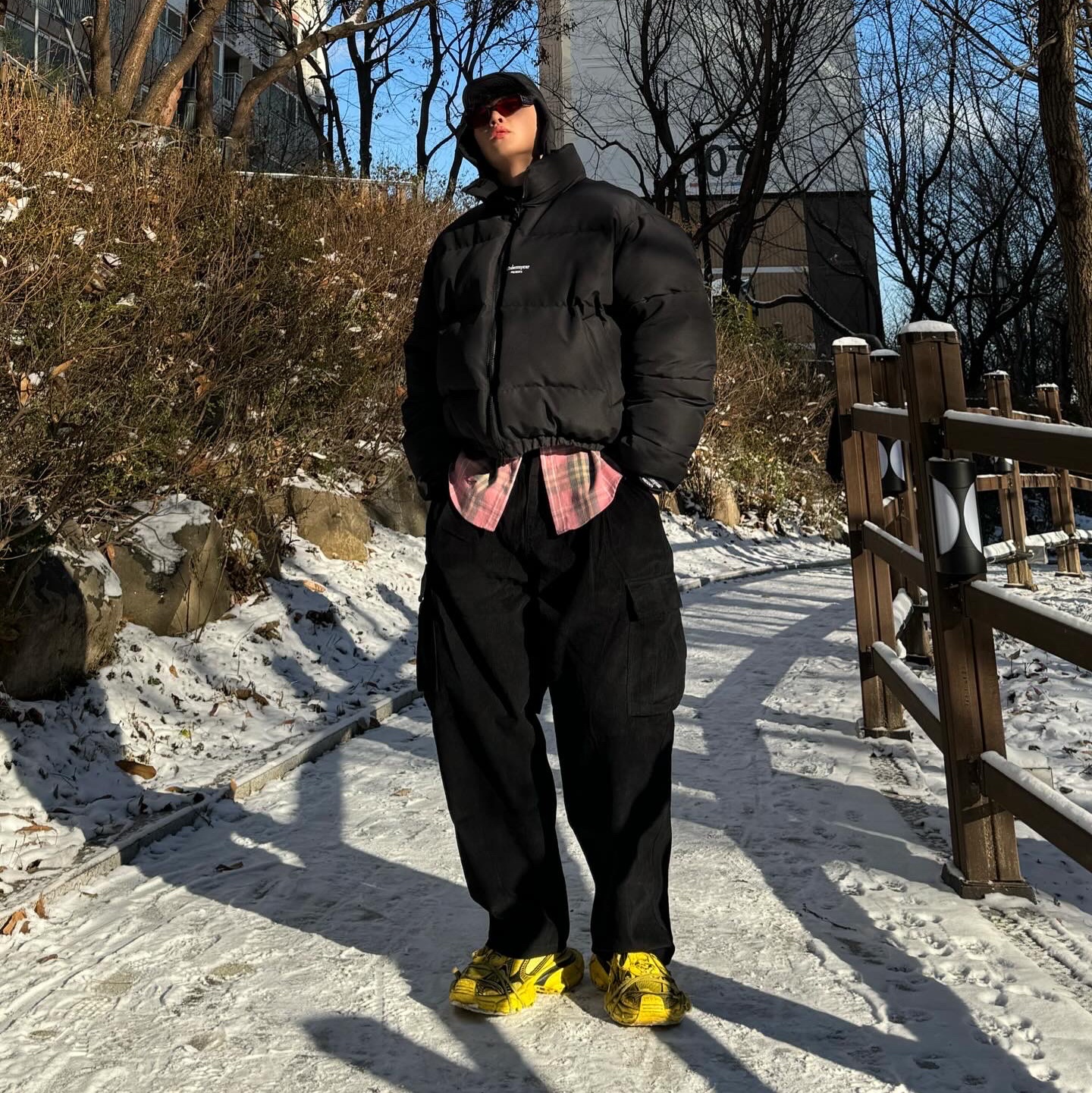 Undermycar Mu.15 Anti Fxxking Logo Play Triple Logo Crop Padding Jacket Black, Balenciaga 3XL Sneakers Yellow Black 착용 스타일 - 1