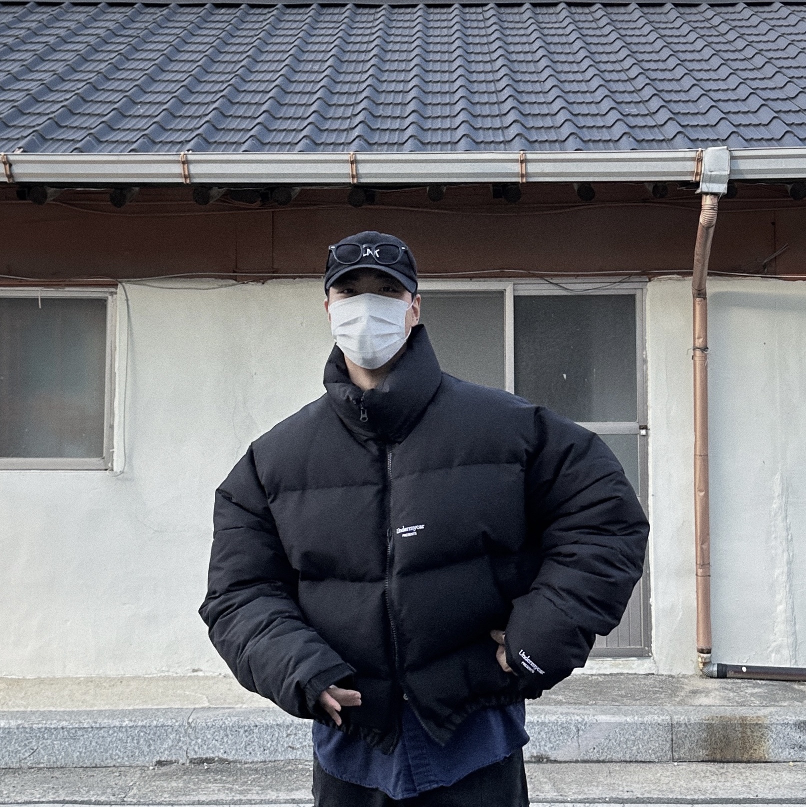 Undermycar Mu.15 Anti Fxxking Logo Play Triple Logo Crop Padding Jacket Black 착용 스타일