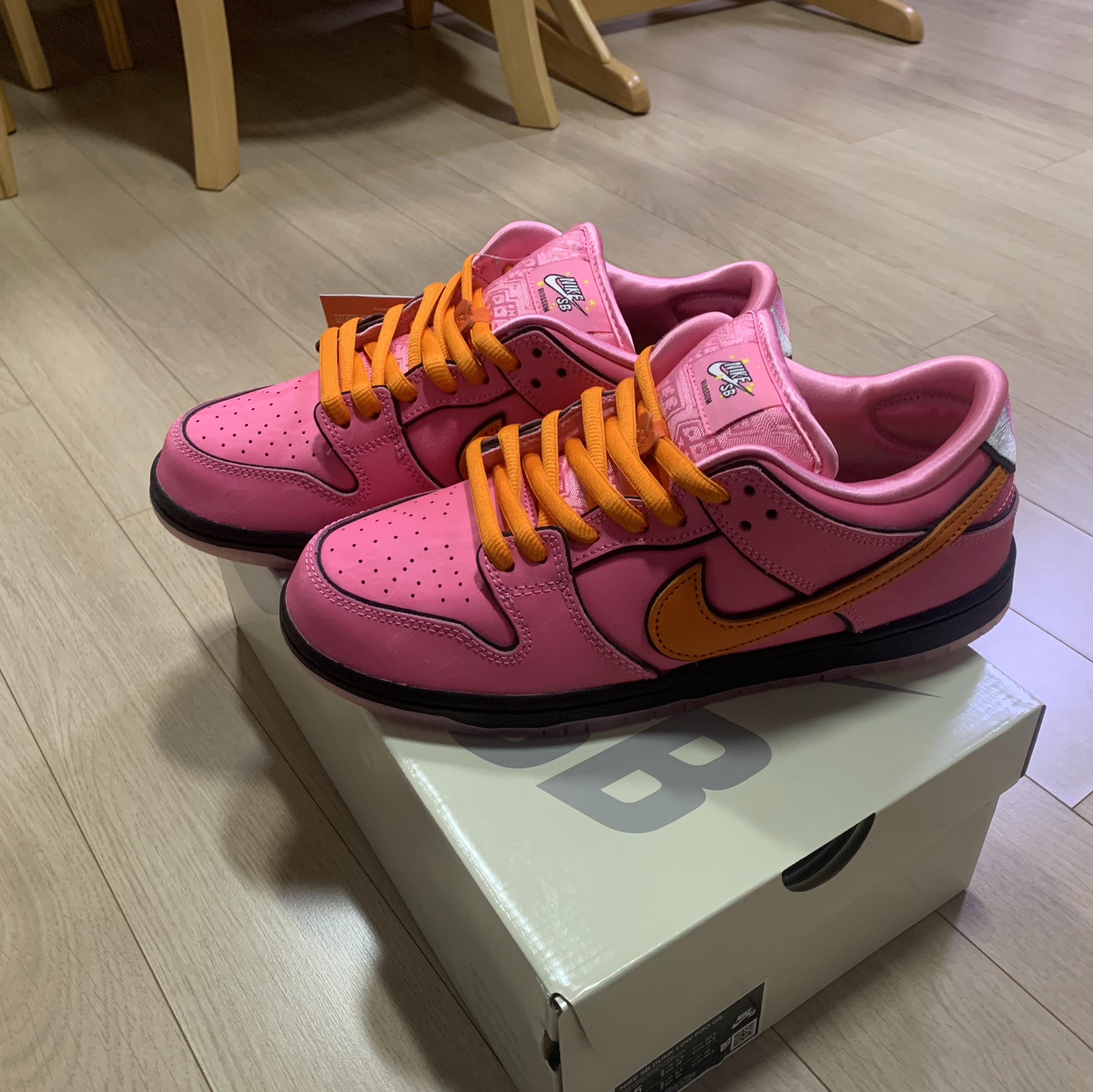 Nike x The Powerpuff Girls SB Dunk Low Pro QS Blossom 착용 스타일 - 1