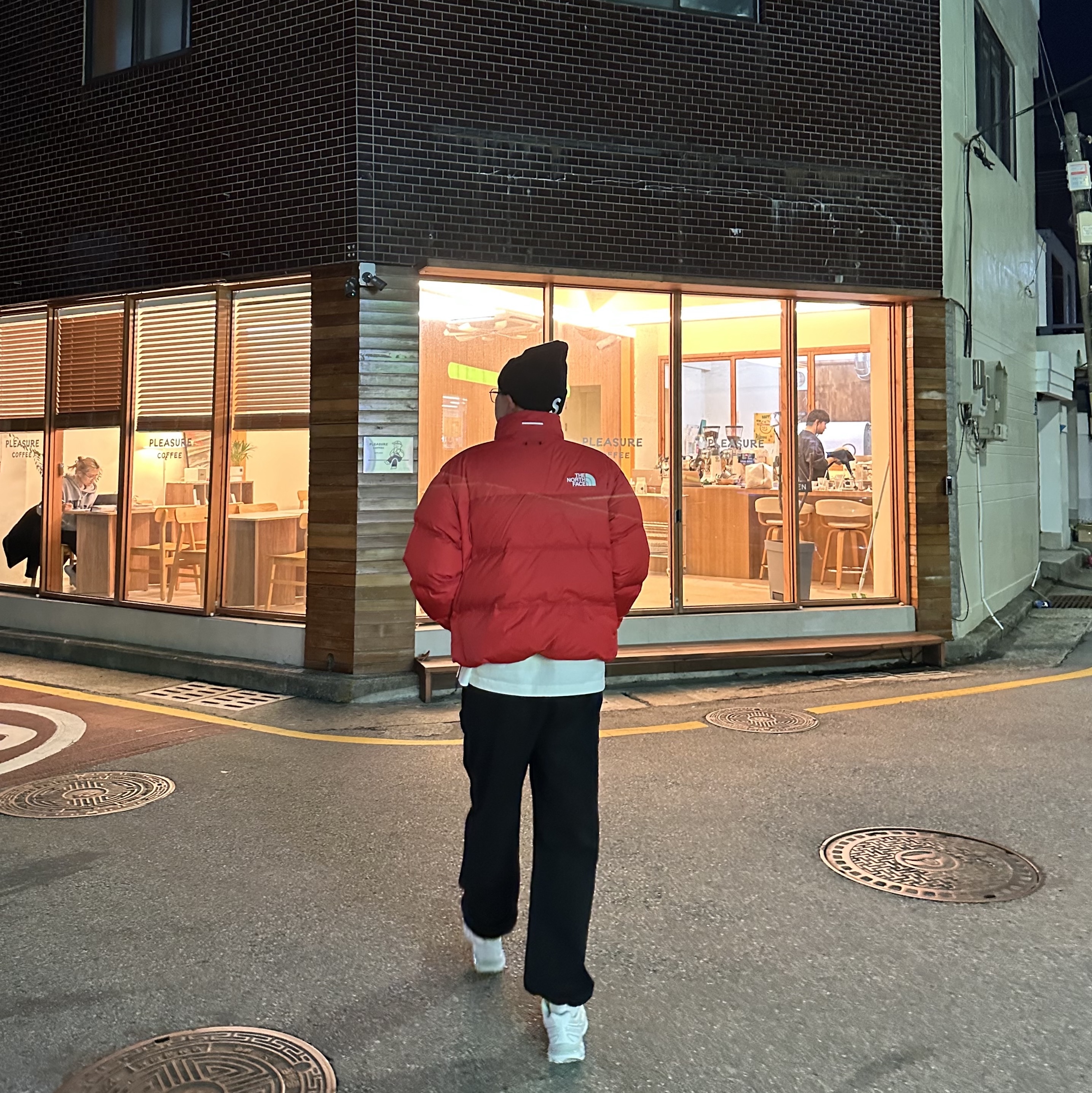 Supreme New Era S Logo Beanie Black - 23FW, The North Face RMST Nuptse Jacket Red 착용 스타일 - 2
