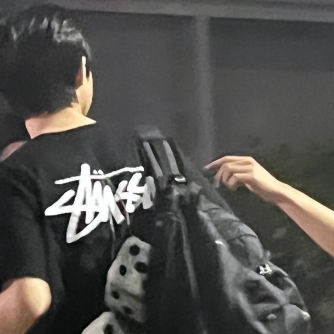 Stussy Fuzzy Dice T-Shirt Black 착용 스타일 - 2