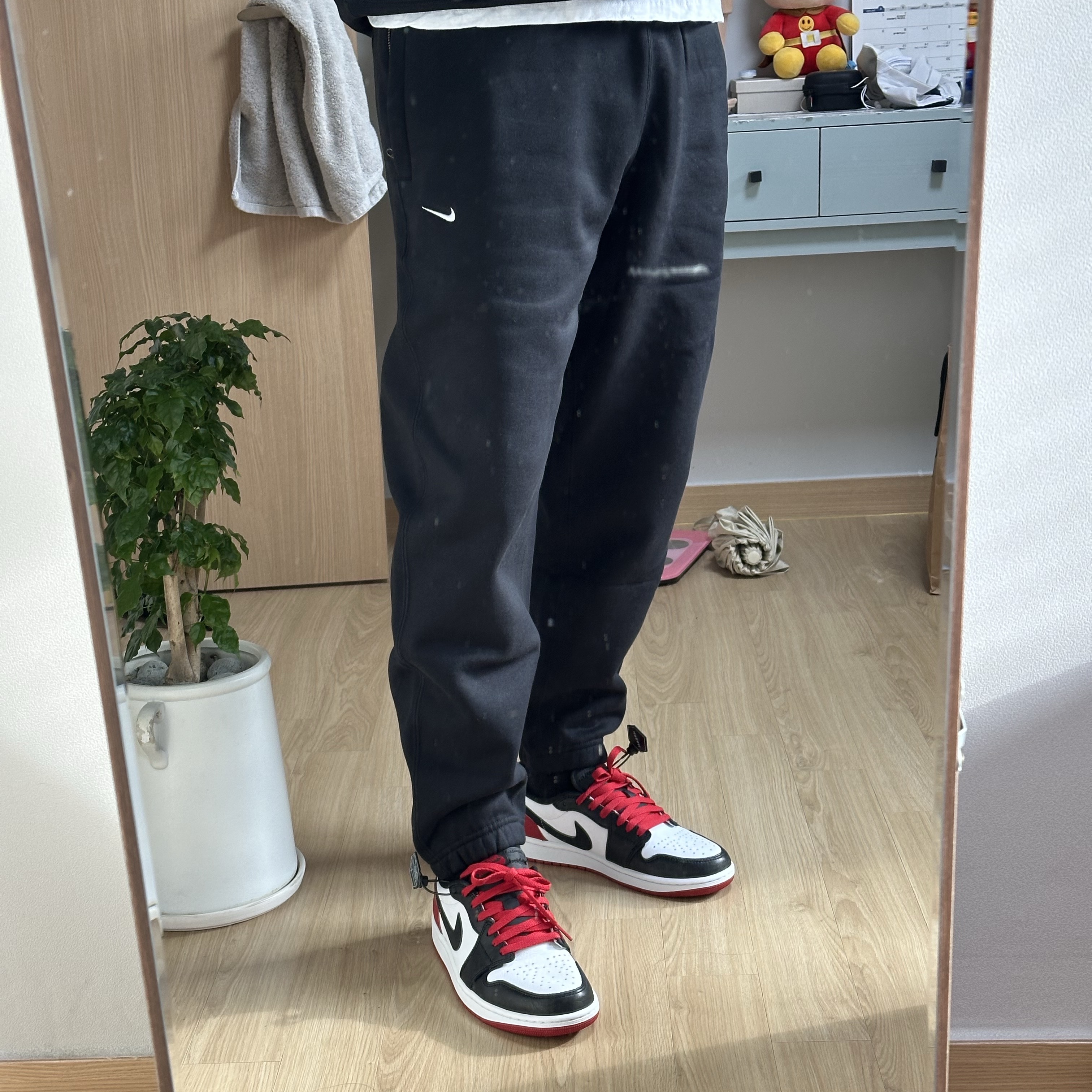 Nike NRG Solo Swoosh Fleece Pants Black White - Asia 착용 스타일 - 2
