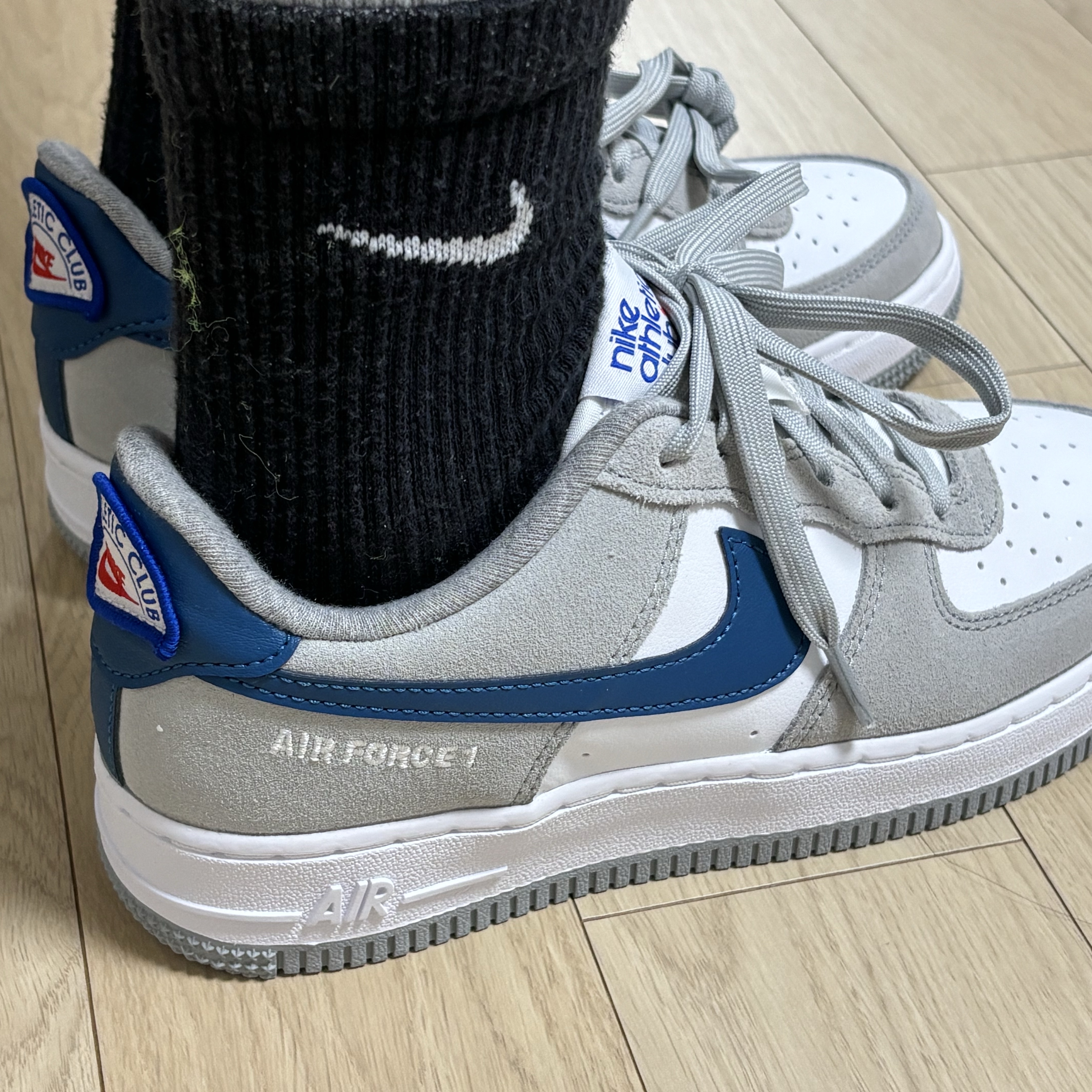 (GS) Nike Air Force 1 LV8 Athletic Club Light Smoke Grey Marina 착용 스타일