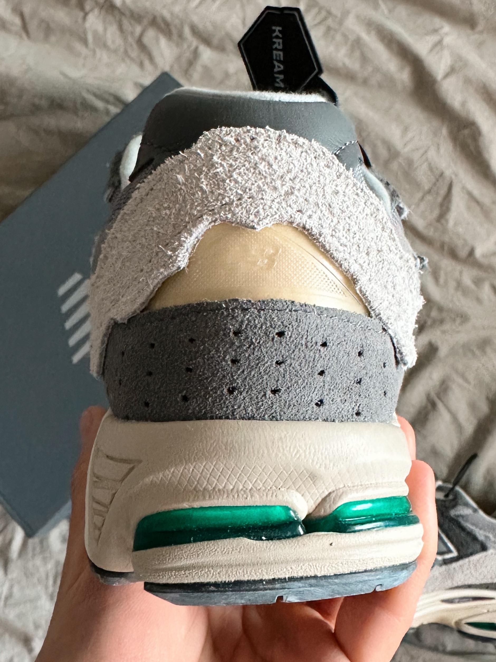 New Balance 2002R Protection Pack Rain Cloud 착용 스타일 - 6