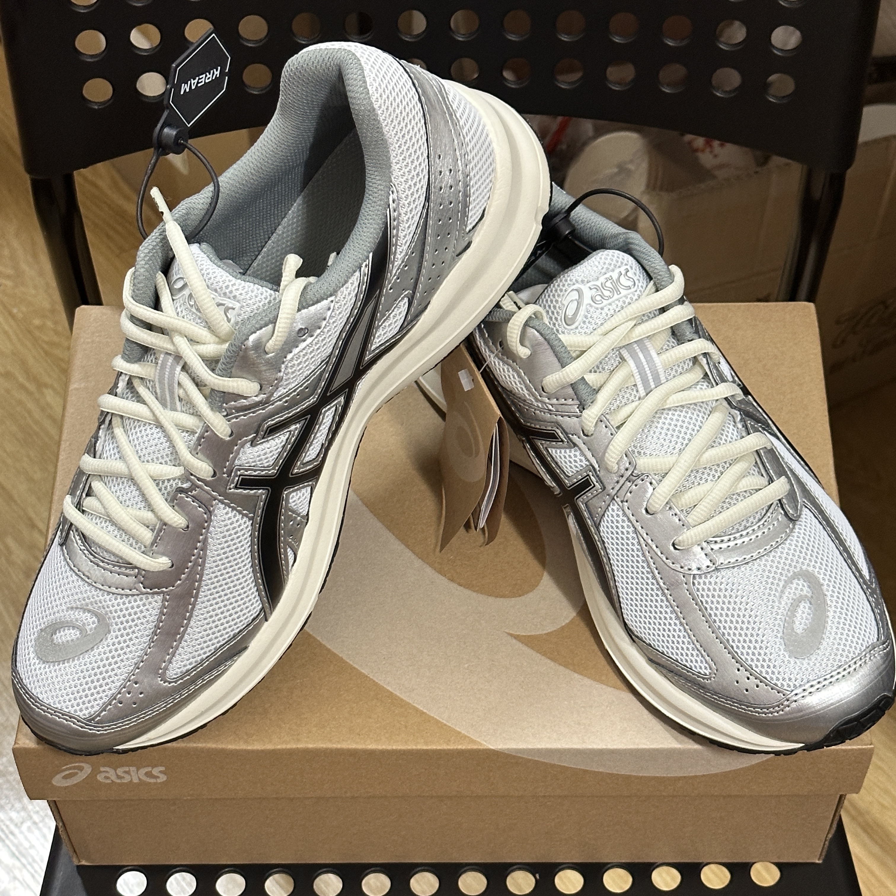 Asics Jog 100 S White Black - 2E Wide 착용 스타일