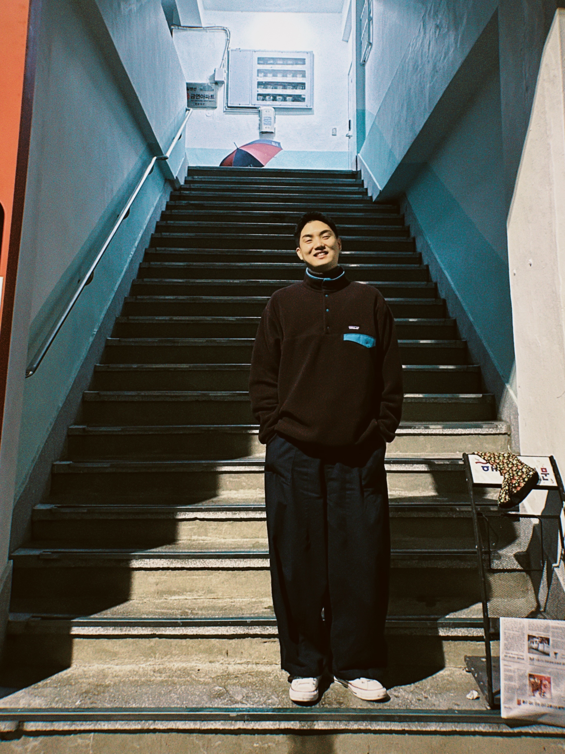 Patagonia Synchilla Snap-T Fleece Pullover Obsidian Plum, Converse Chuck Taylor All Star Ox Optical White 착용 스타일 - 1