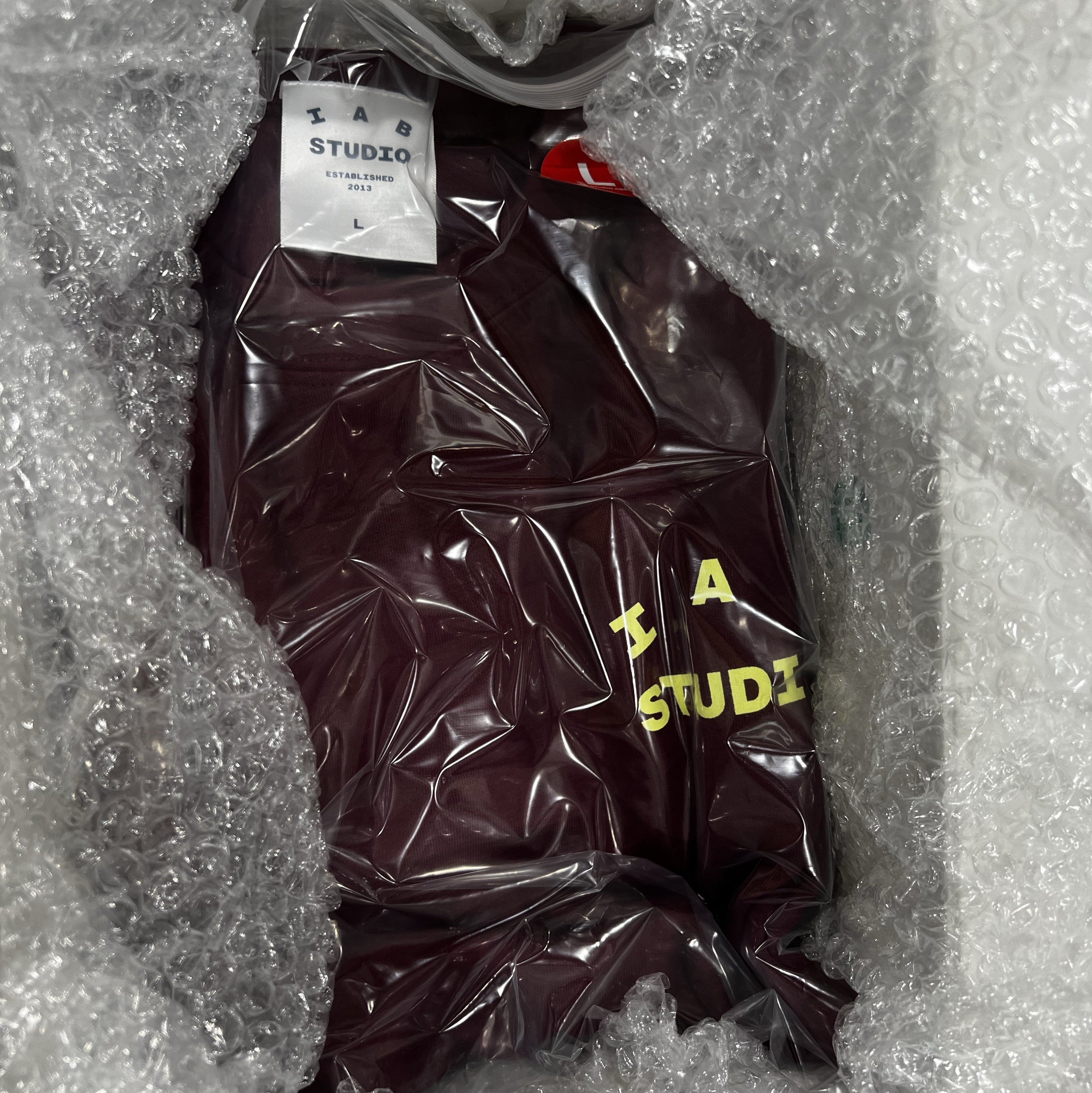 IAB Studio Long Sleeve Burgundy - The Hyundai Seoul Exclusive 착용 스타일