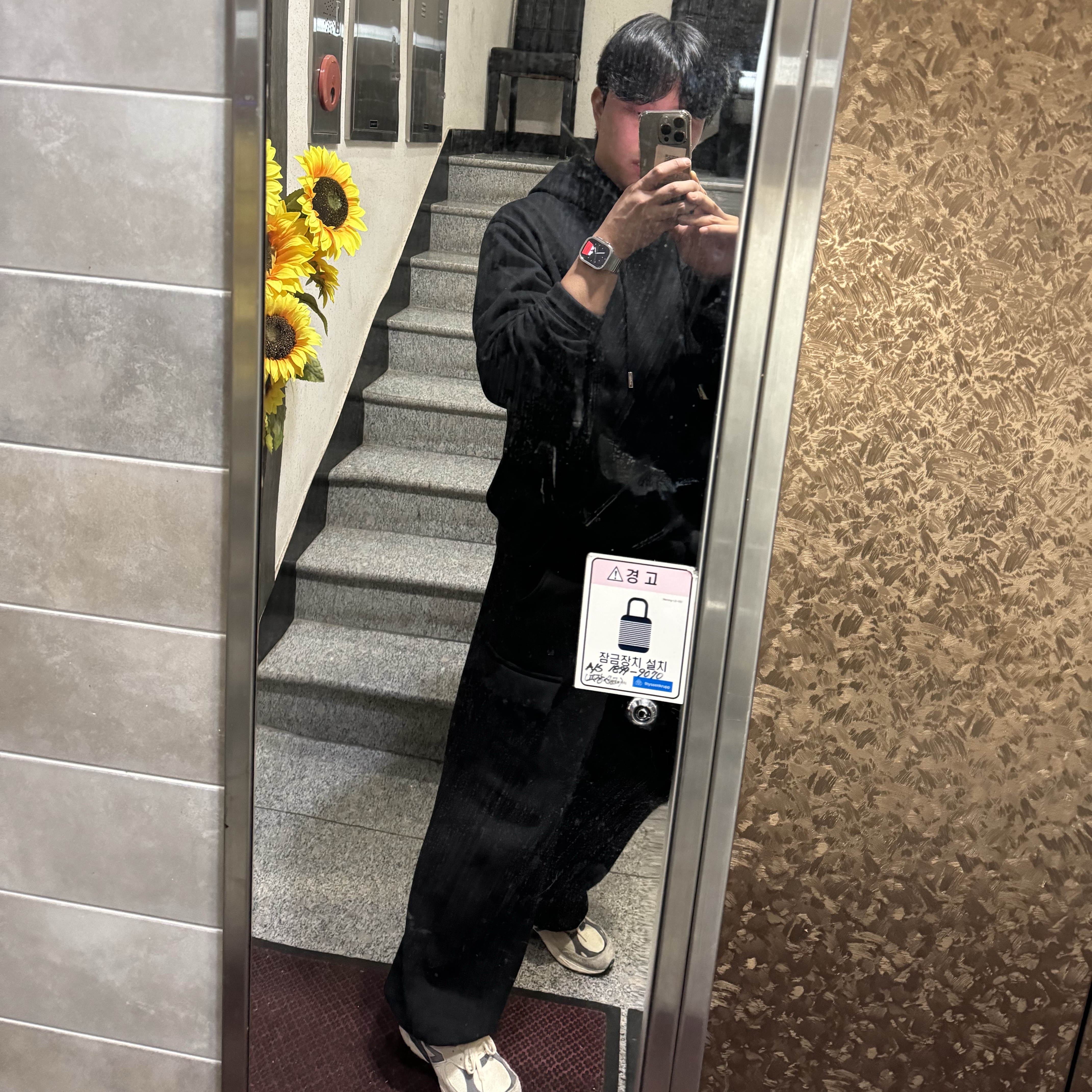 New Balance 990v3 Made in USA Moonbeam Macadamia Nut, Wooyoungmi Cotton Back Logo Hooded Sweatshirt Black - 23SS 착용 스타일