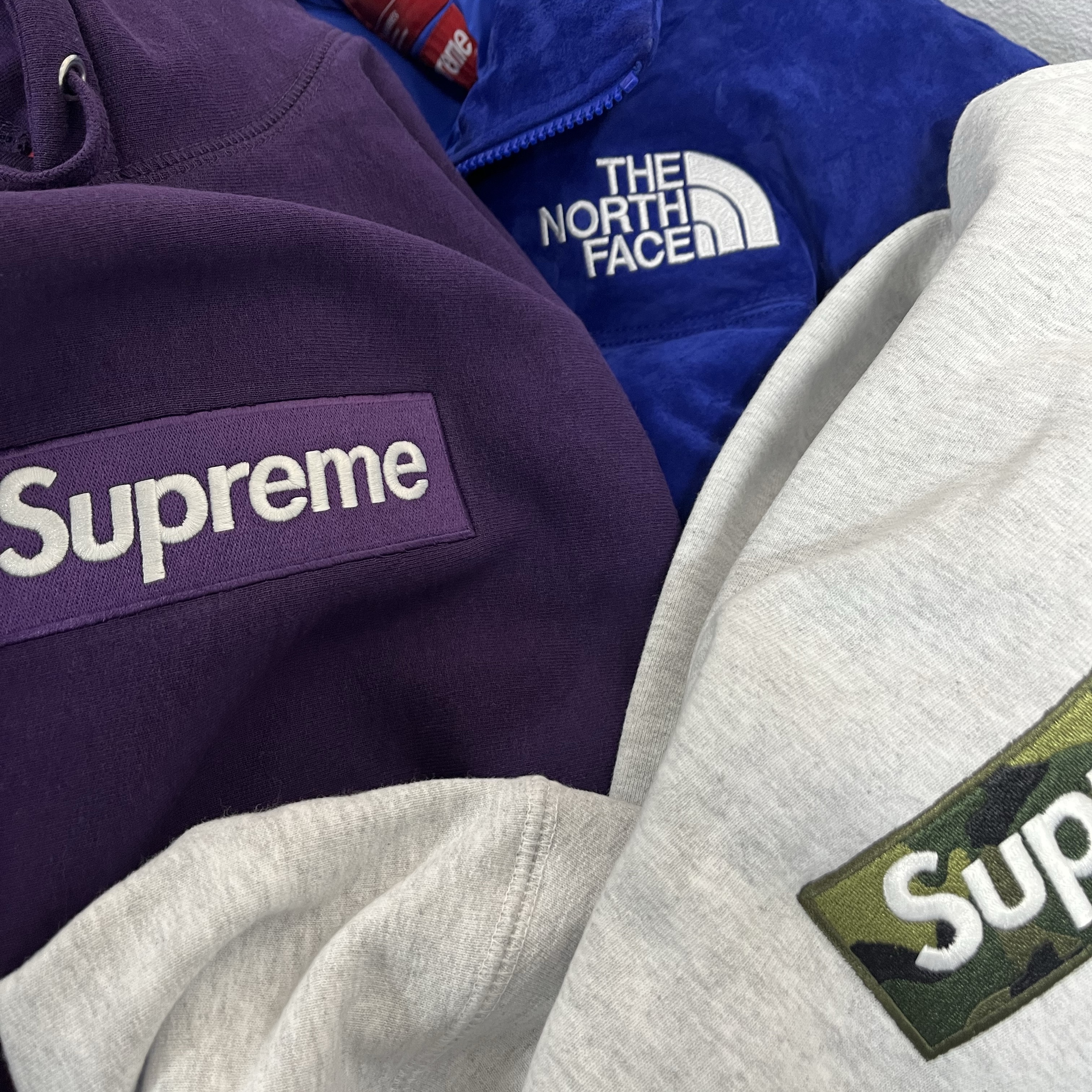 Supreme x The North Face Suede Nuptse Jacket Blue - 23FW, Supreme Box Logo Hooded Sweatshirt Ash Grey - 23FW 착용 스타일