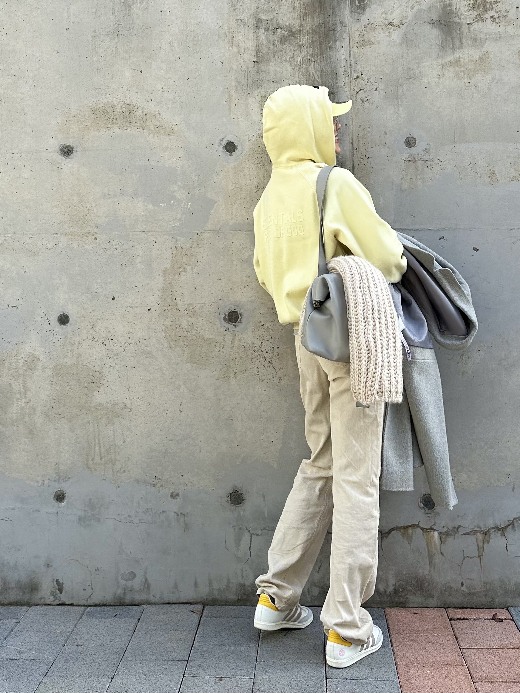 Adidas x Kasina Samba Consortium Cup Off White Trace Khaki, (Kids) Essentials Full Zip Hoodie Canary - 22FW 착용 스타일 - 3