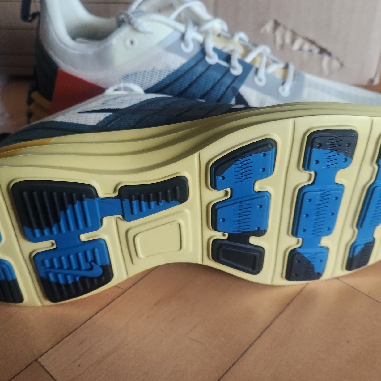 Nike Lunar Roam Alabaster and Green Abyss 착용 스타일 - 5