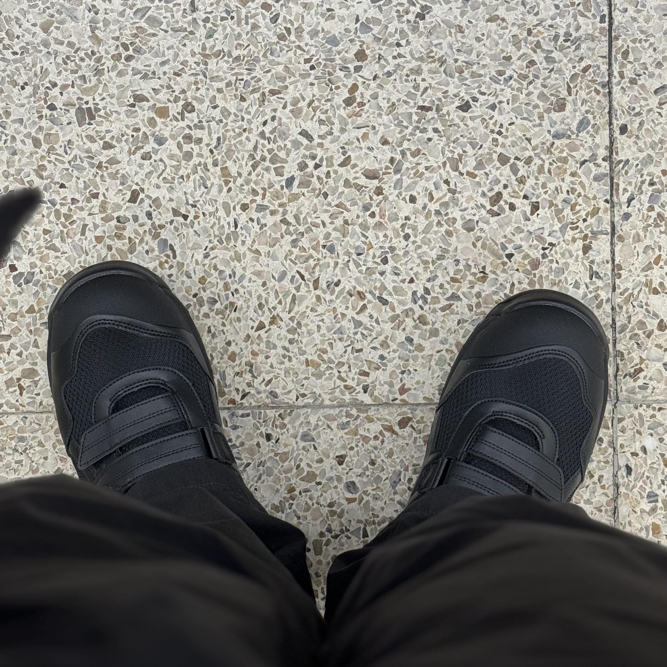 Asics Winjob CP215 Black 착용 스타일