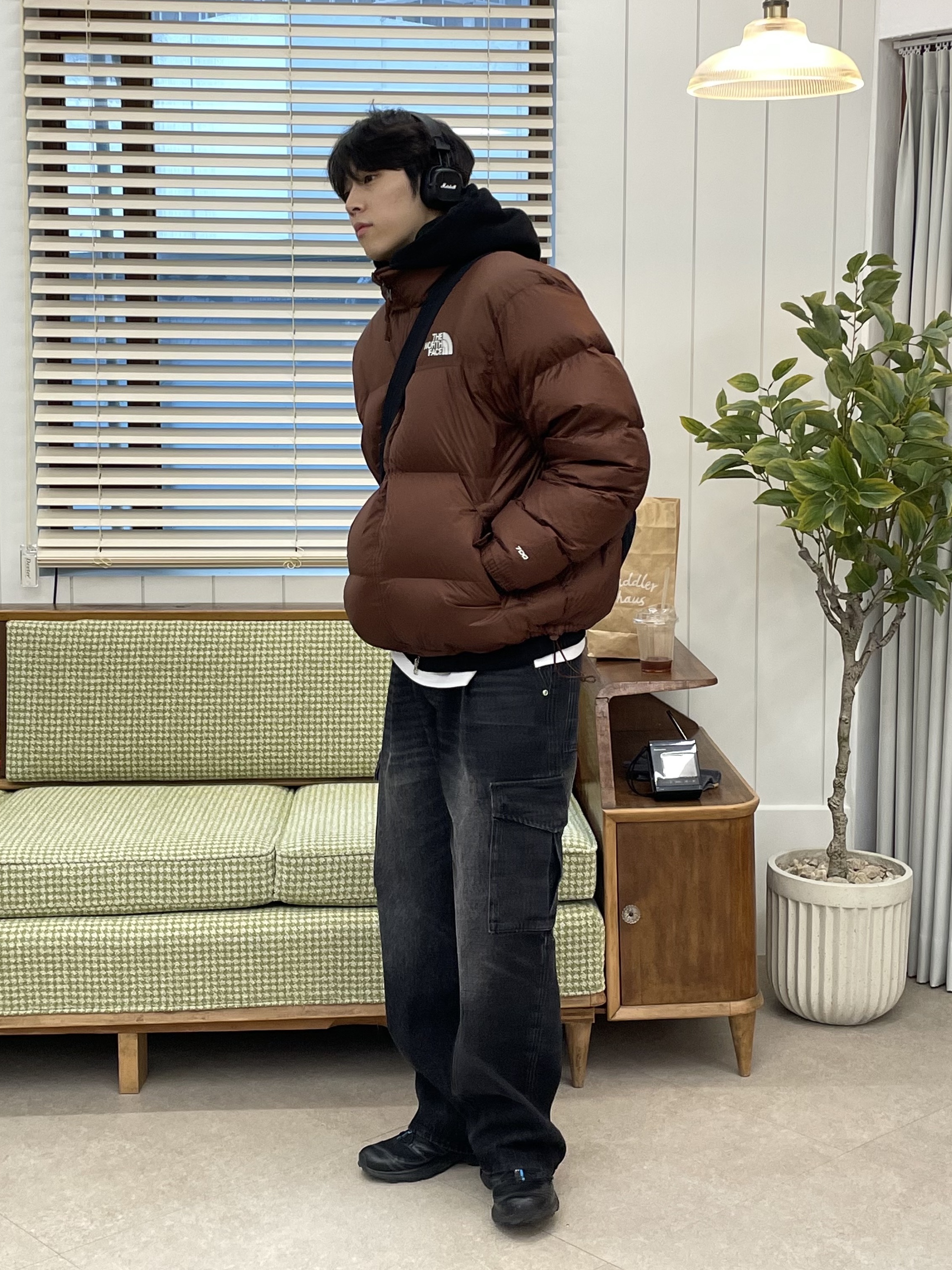 The North Face 1996 Retro Nuptse Jacket Dark Oak, Salomon XT-6 ADV Black 착용 스타일 - 1