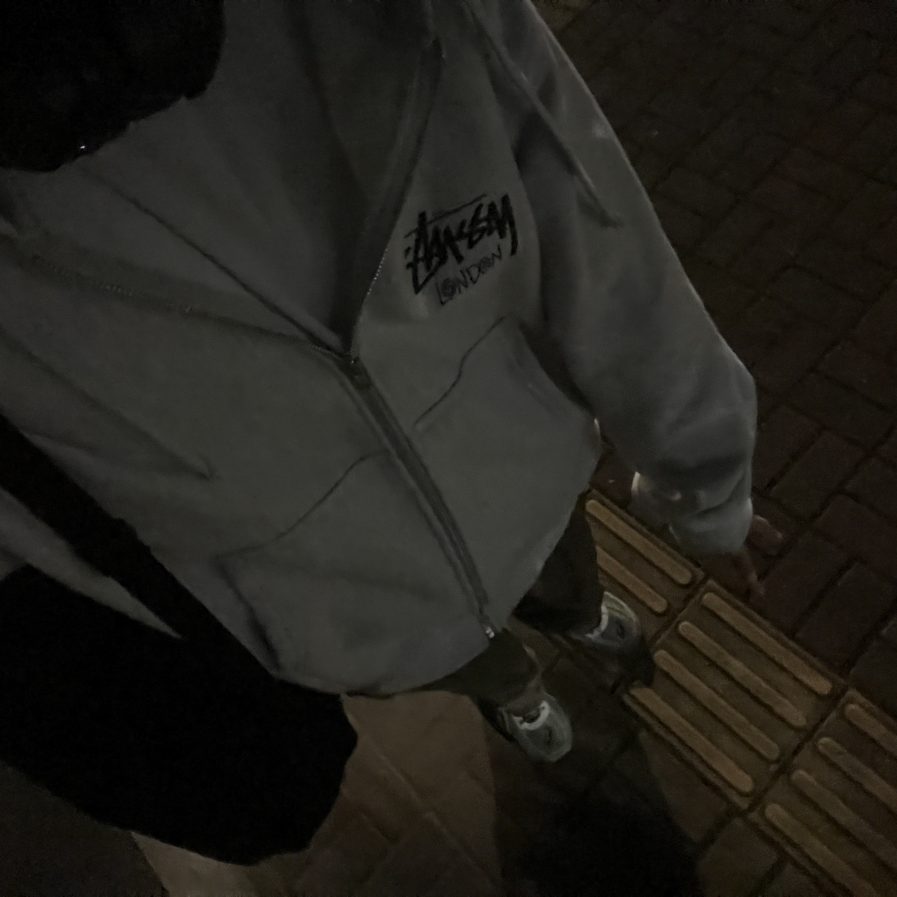 Stussy Stock London Zip Hoodie Ash Heather, Asics Jog 100 S Sheet Rock - 2E Wide 착용 스타일