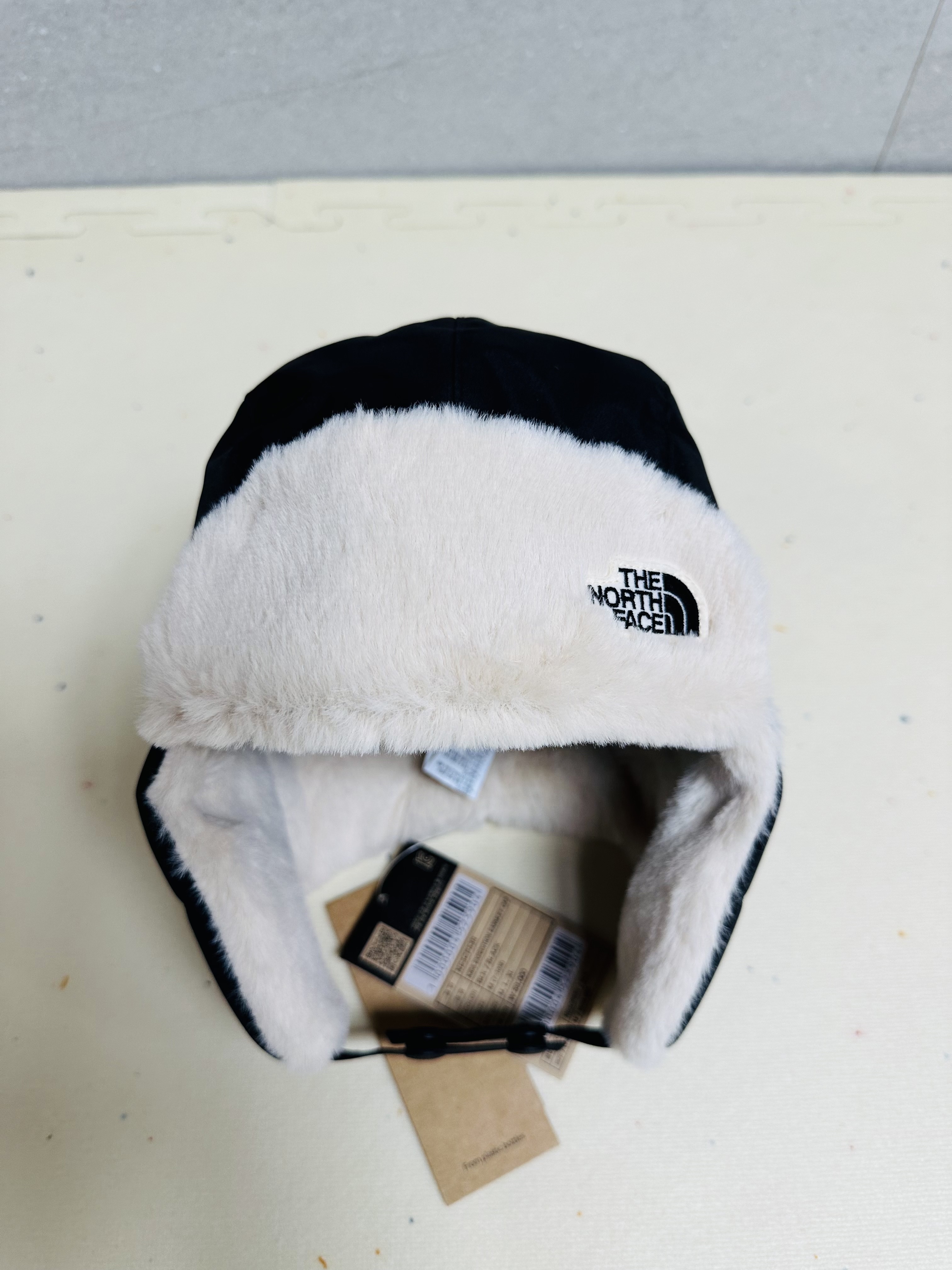 The North Face Expedition Earmuff Cap Black 착용 스타일 - 2