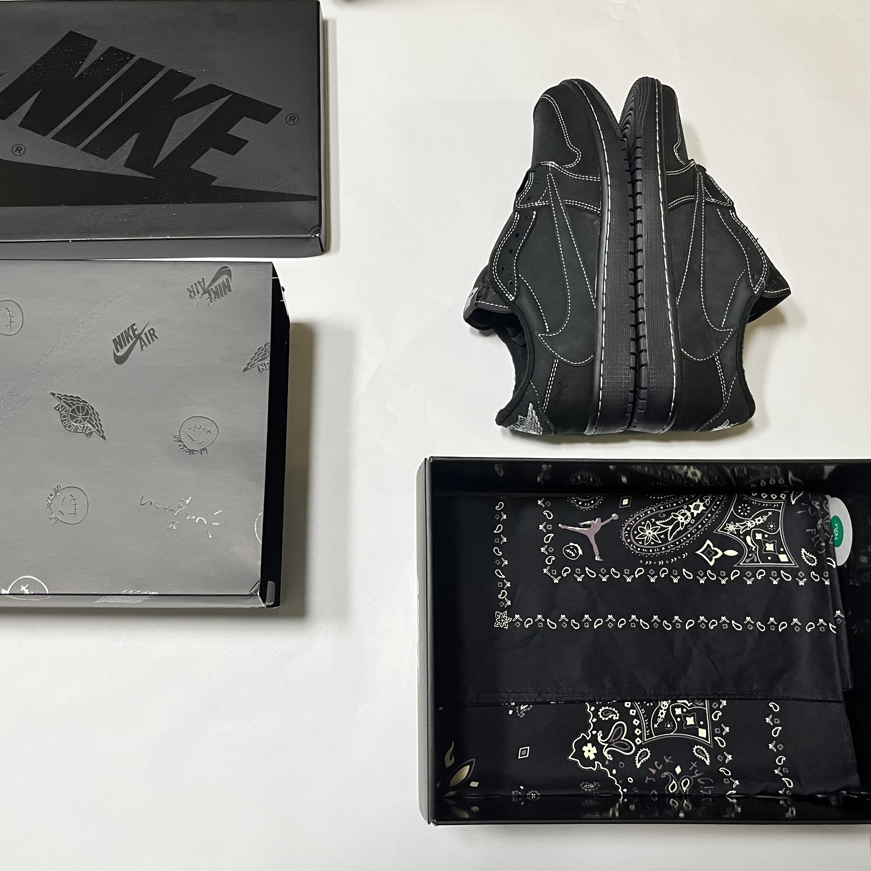 Jordan 1 x Travis Scott Retro Low OG SP Black Phantom 착용 스타일