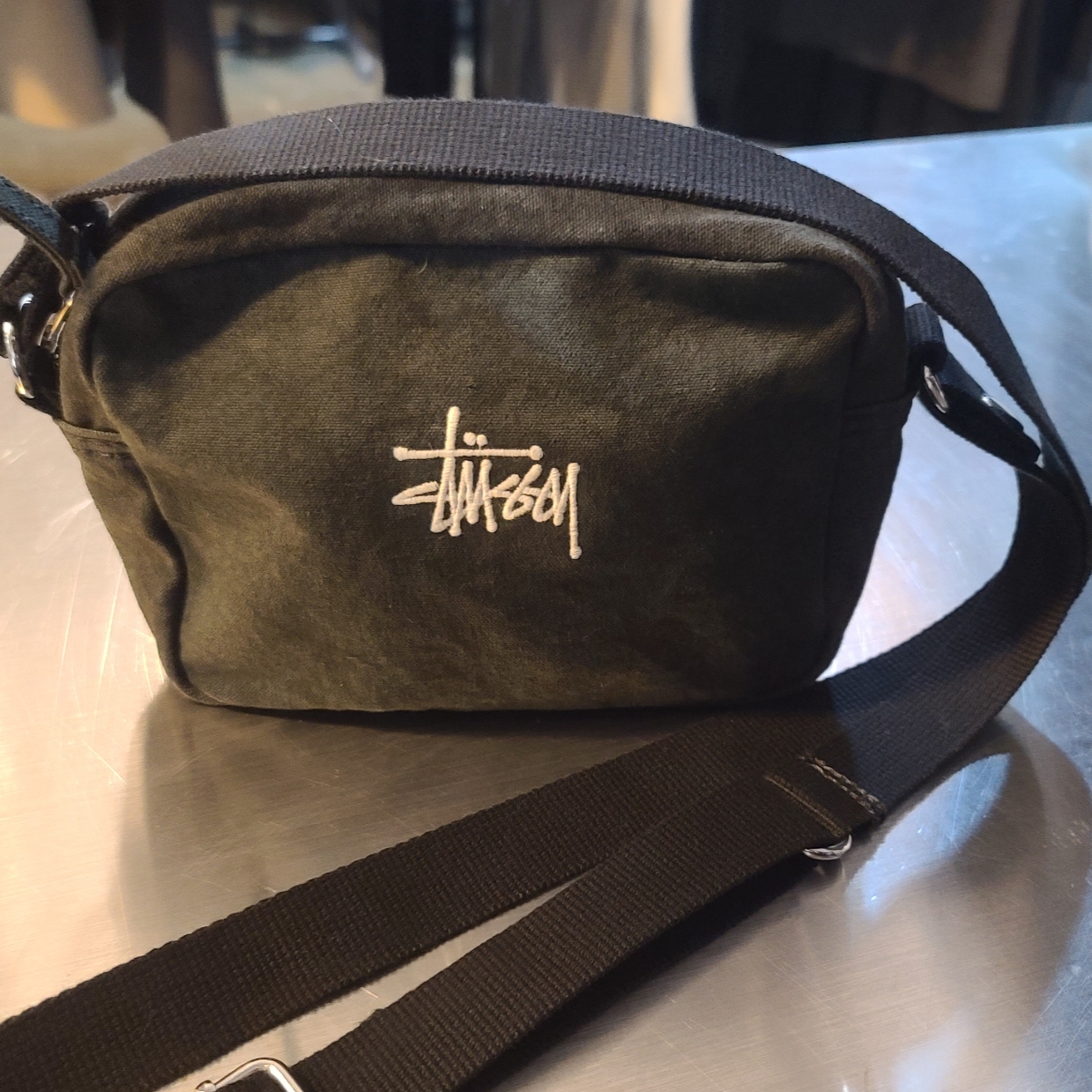 Stussy Canvas Side Pouch Washed Black 착용 스타일