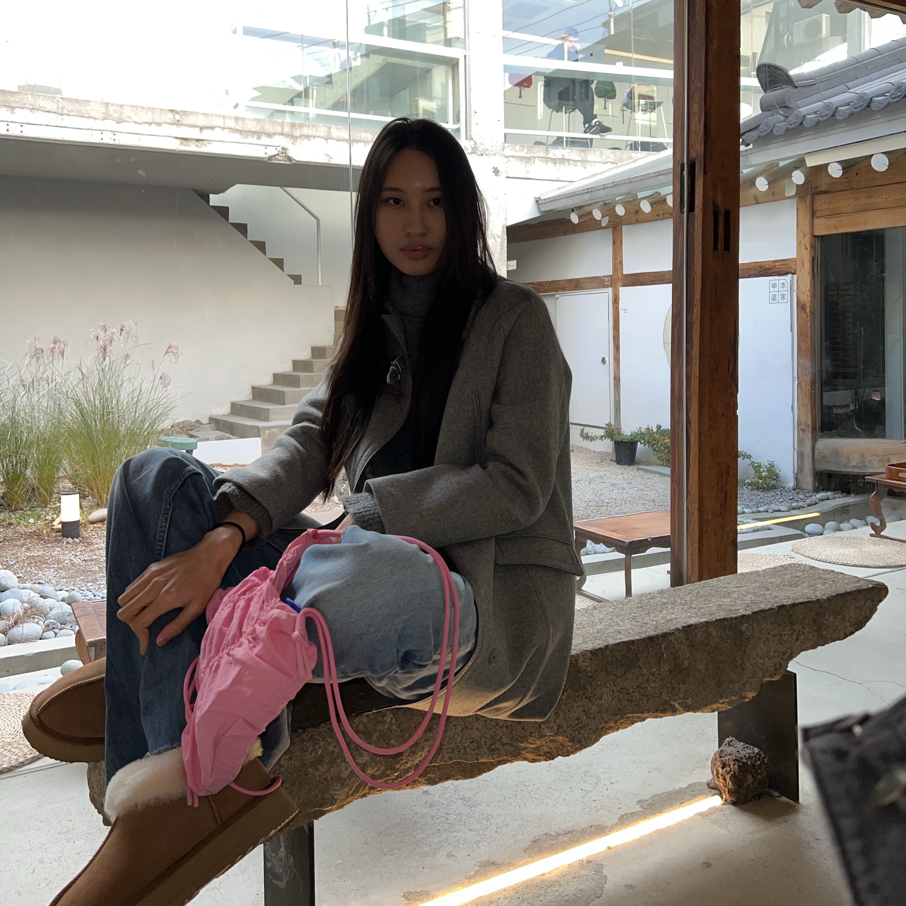 (W) UGG Classic Ultra Mini Platform Boots Chestnut, Zara x Rhuigi Baggy Jeans Medium Blue 착용 스타일 - 2