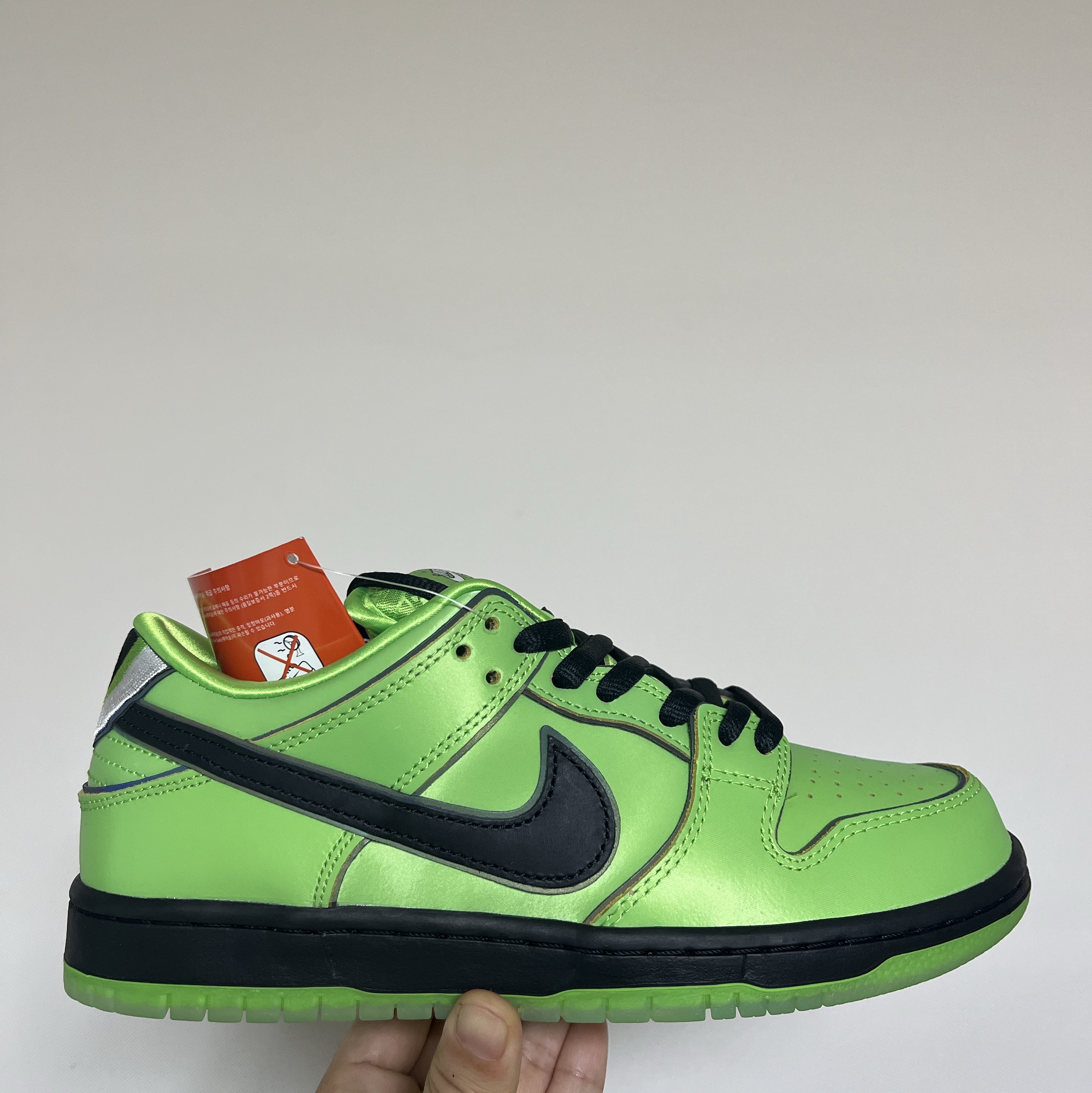 Nike x The Powerpuff Girls SB Dunk Low Pro QS Buttercup 착용 스타일 - 1