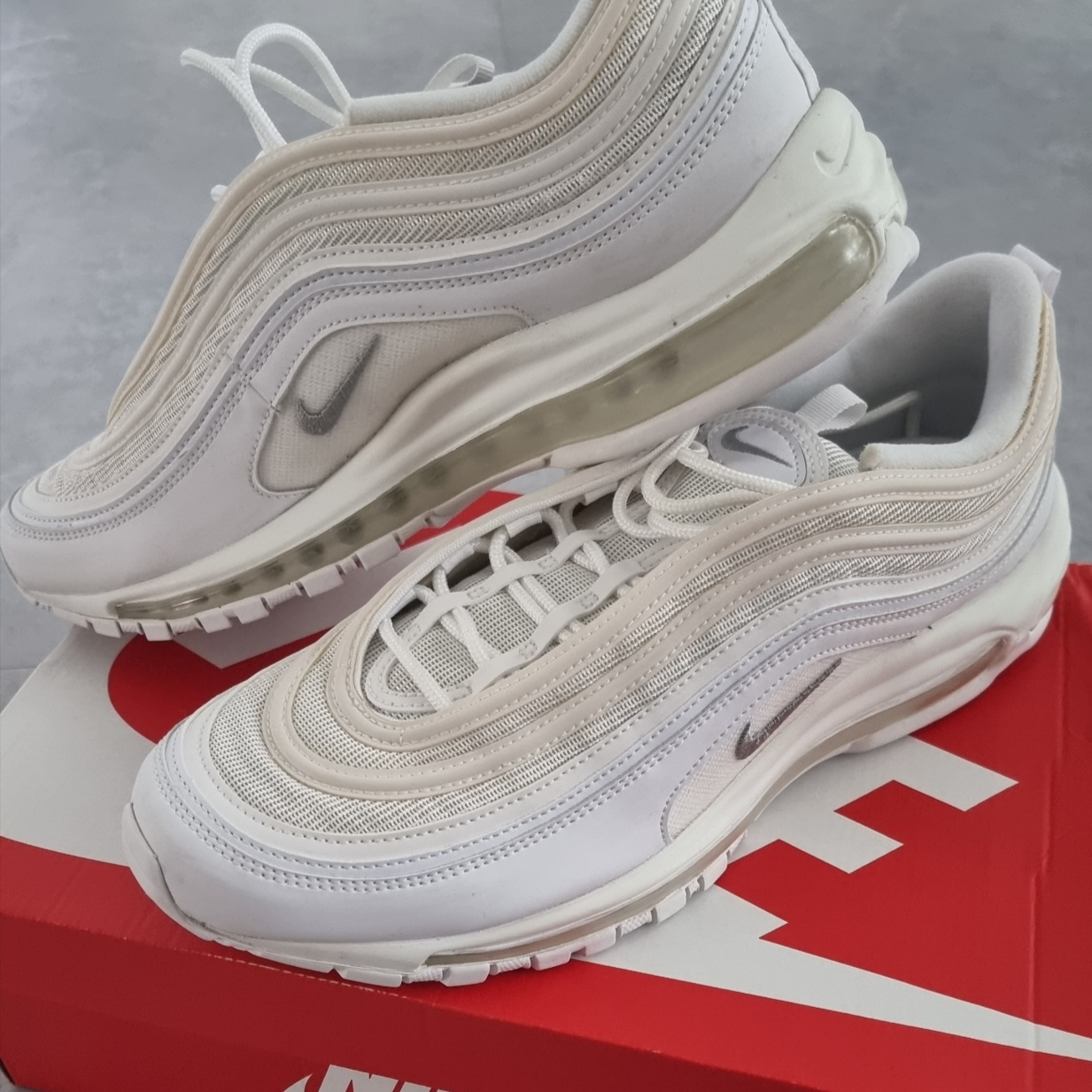 Nike Air Max 97 Triple White Wolf Grey 착용 스타일 - 3