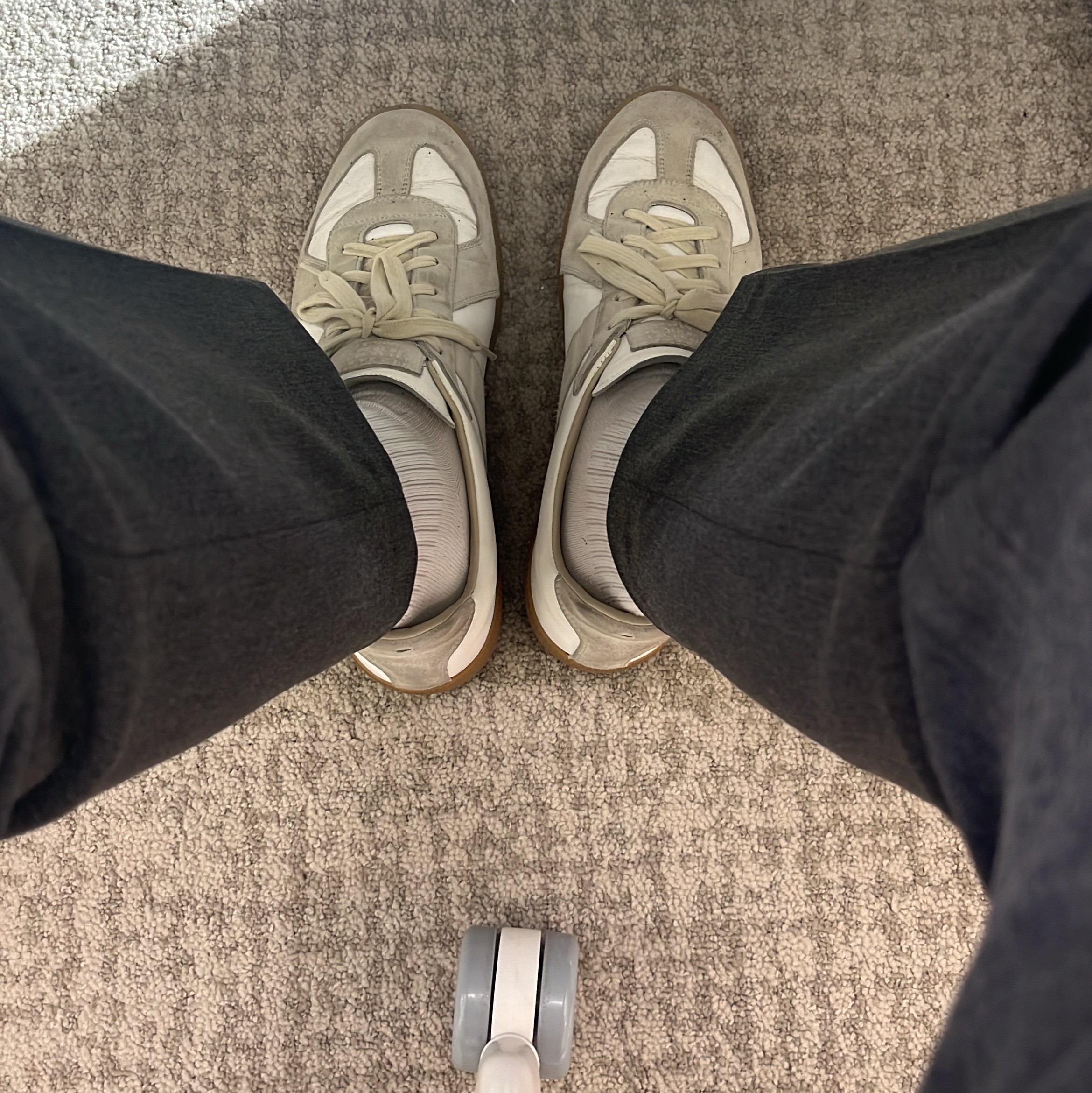 Maison Margiela Calfskin Replica Sneakers 착용 스타일
