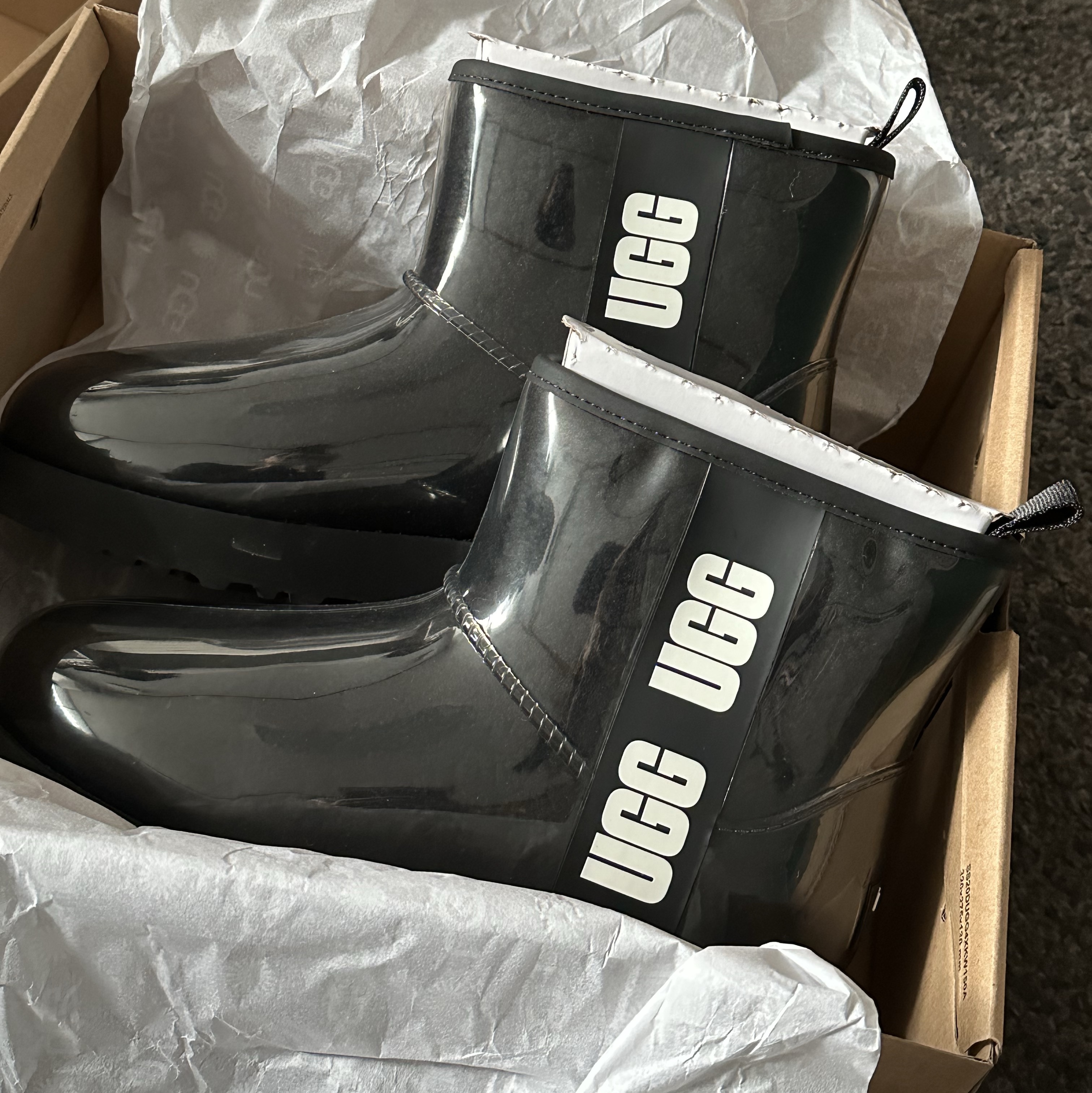 (W) UGG Classic Clear Mini Boots Black 착용 스타일