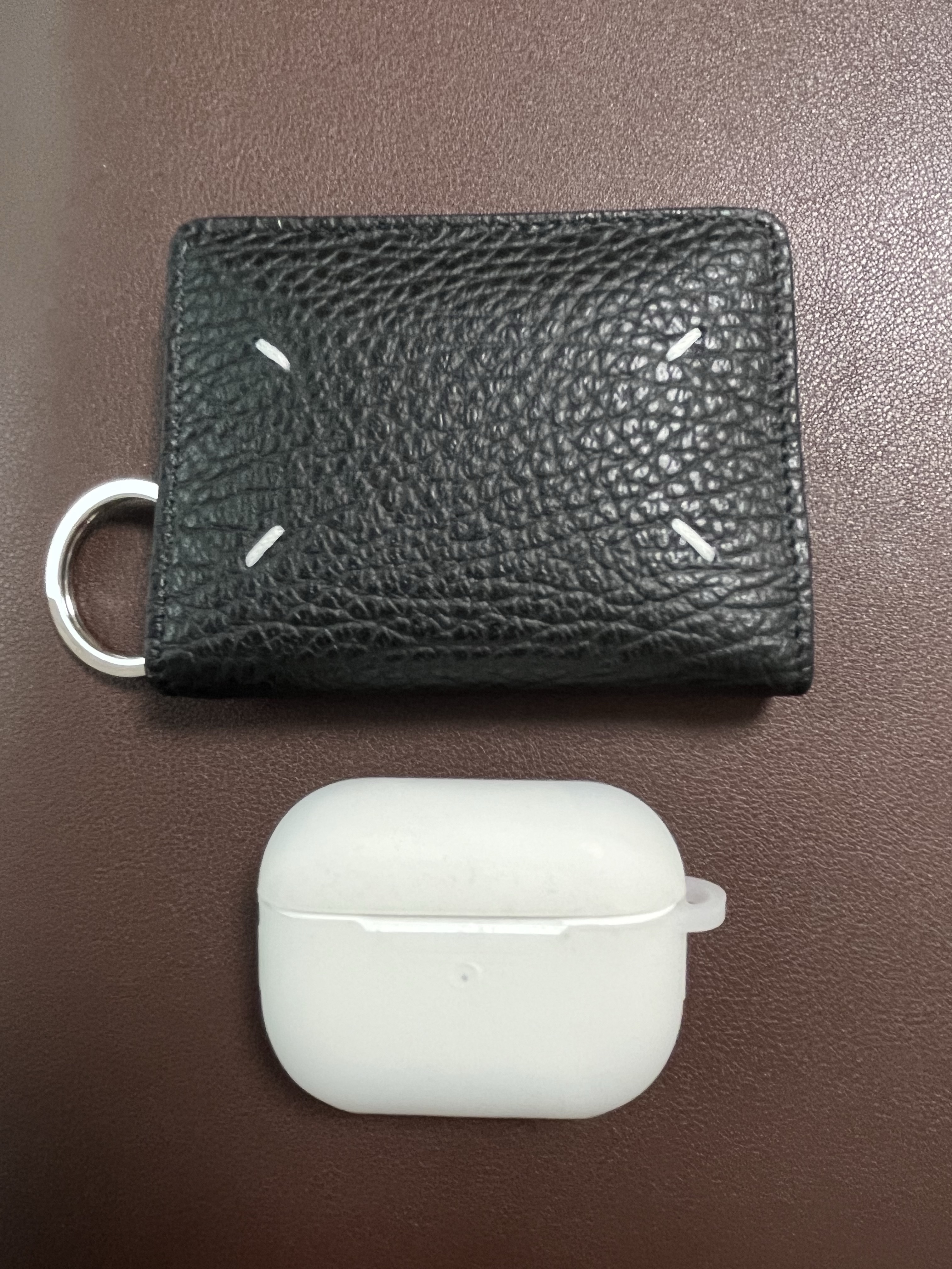 Maison Margiela Keyring Wallet Black 착용 스타일