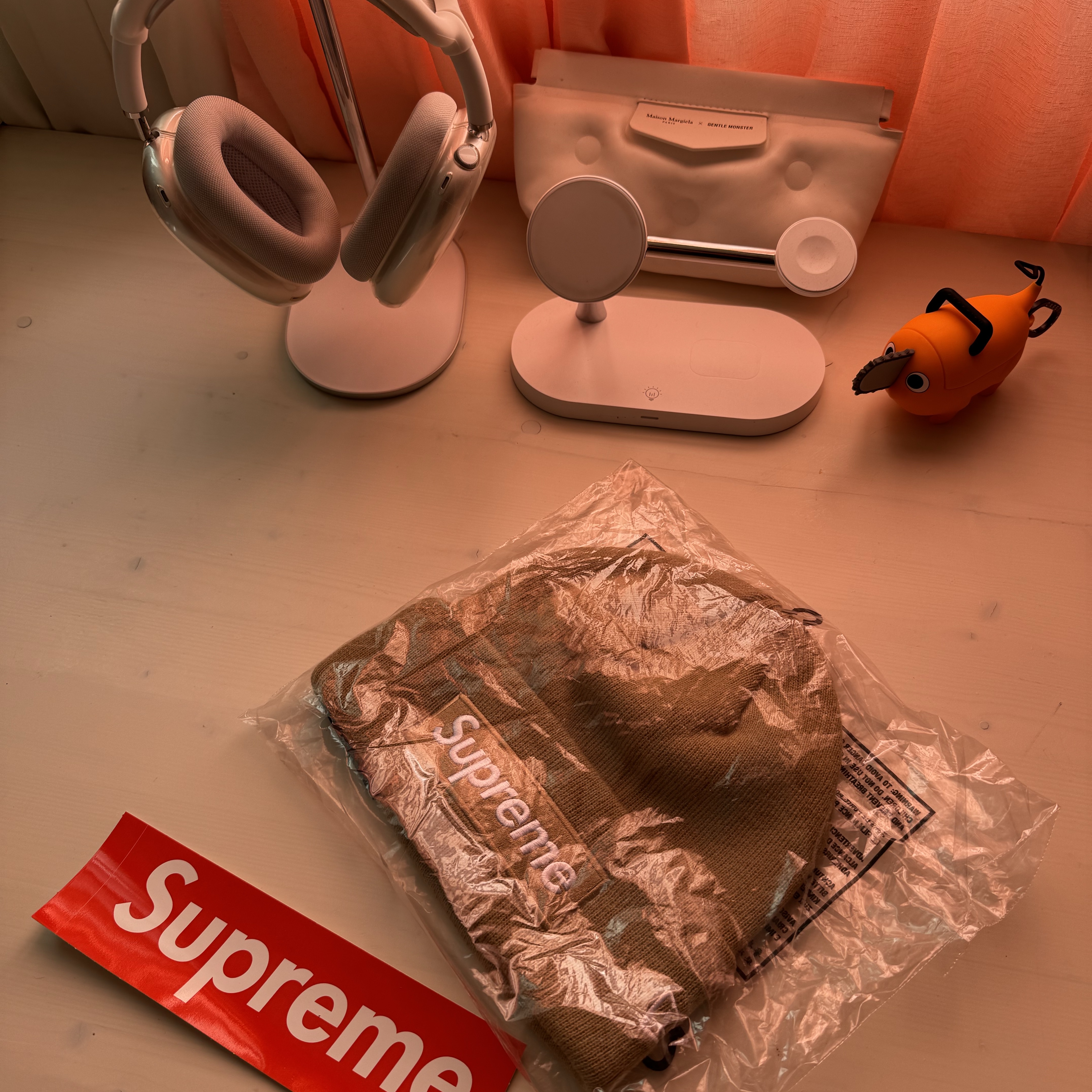 Supreme New Era Box Logo Beanie Dark Sand - 23FW 착용 스타일 - 4