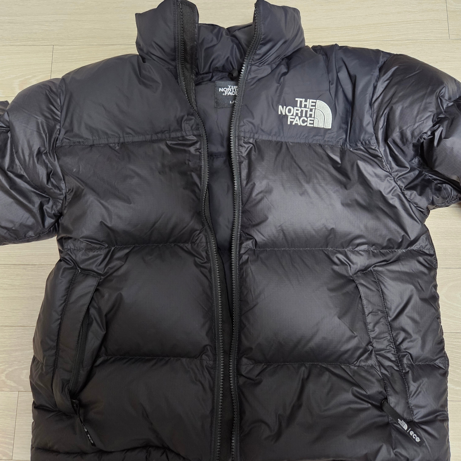The North Face 1996 Eco Nuptse Jacket Black 착용 스타일