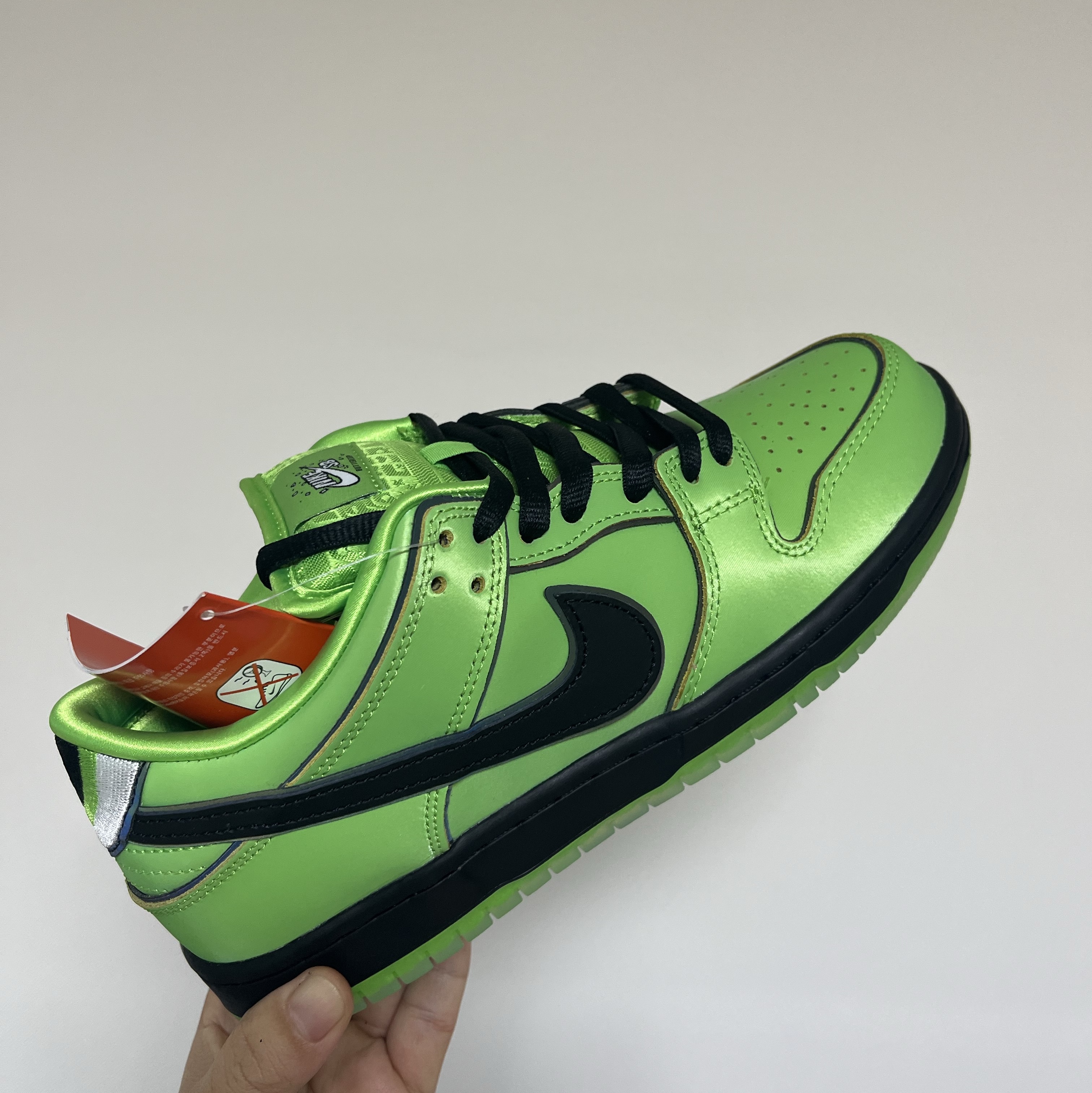 Nike x The Powerpuff Girls SB Dunk Low Pro QS Buttercup 착용 스타일 - 2