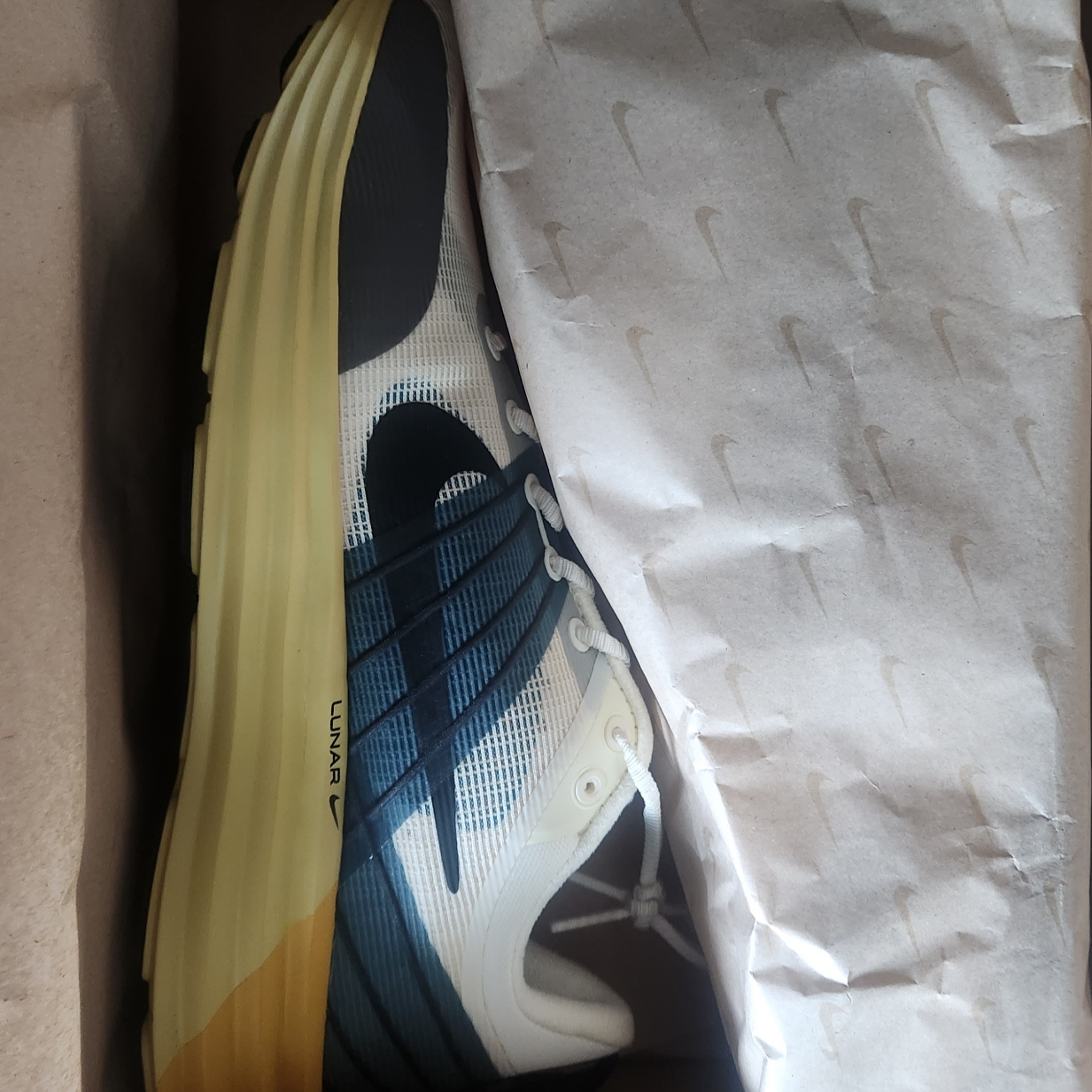 Nike Lunar Roam Alabaster and Green Abyss 착용 스타일 - 1