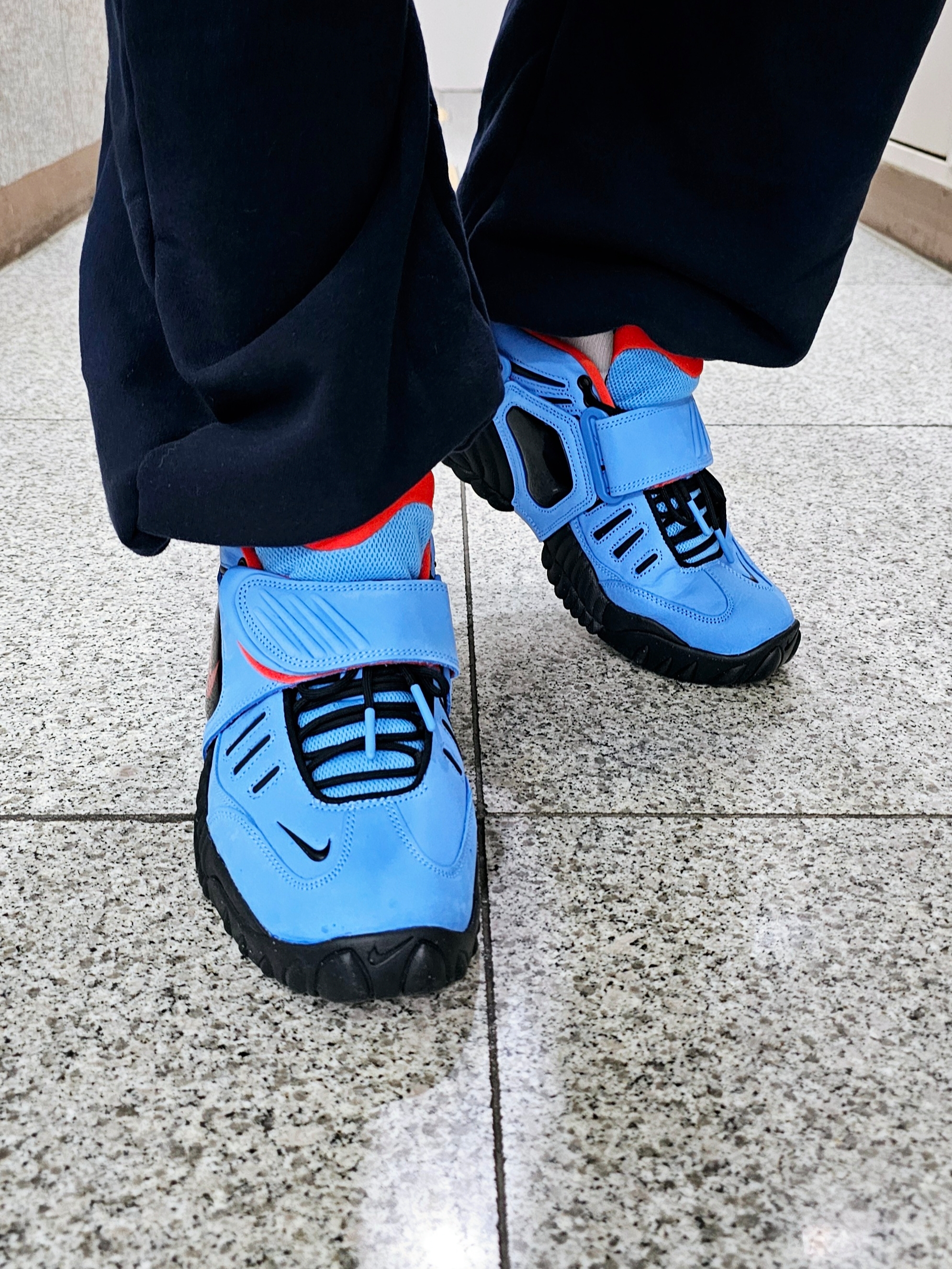 Nike x Ambush Air Adjust Force SP University Blue and Habanero Red 착용 스타일 - 1