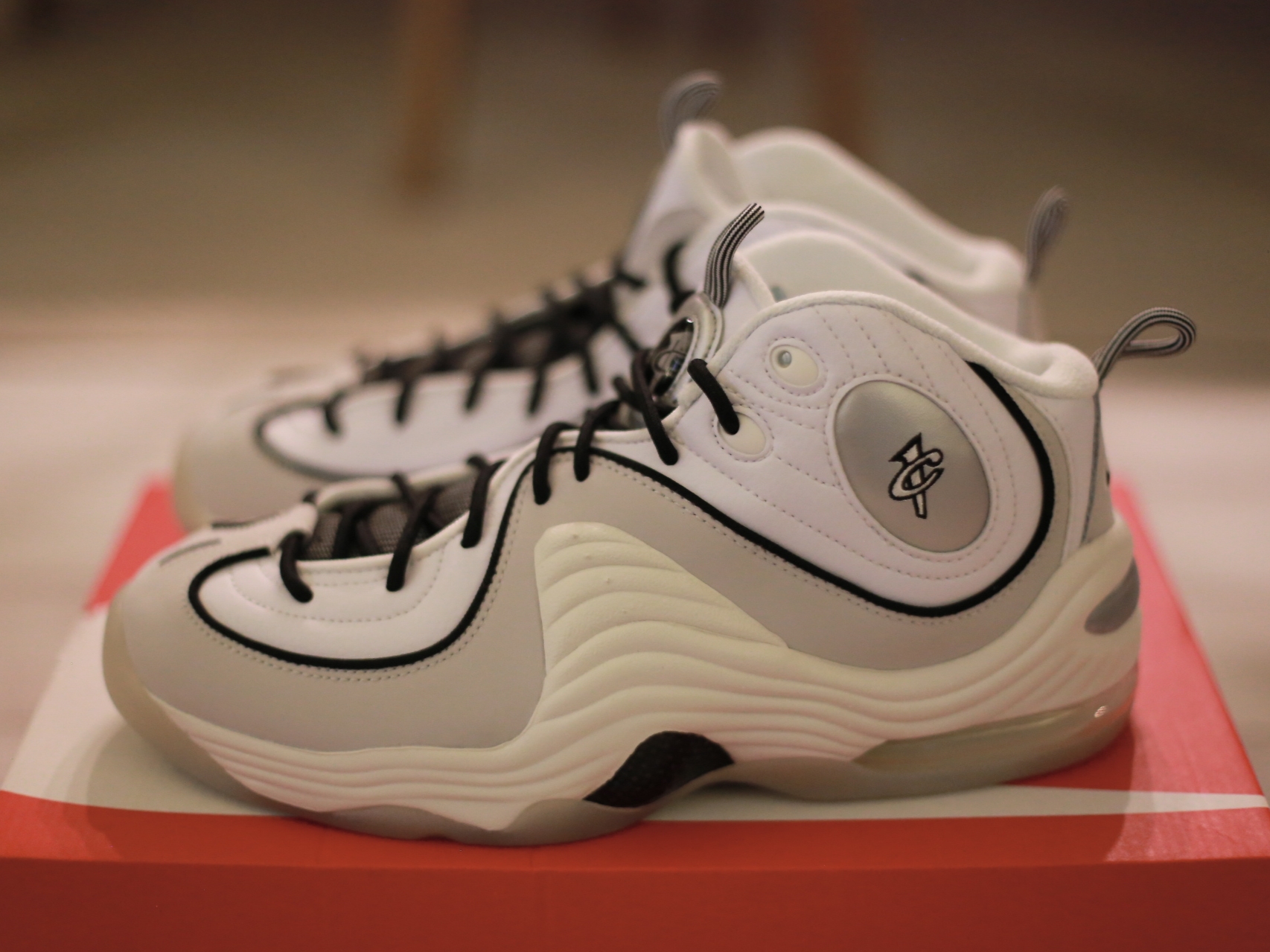 Nike Air Penny II Photon Dust 착용 스타일 - 1