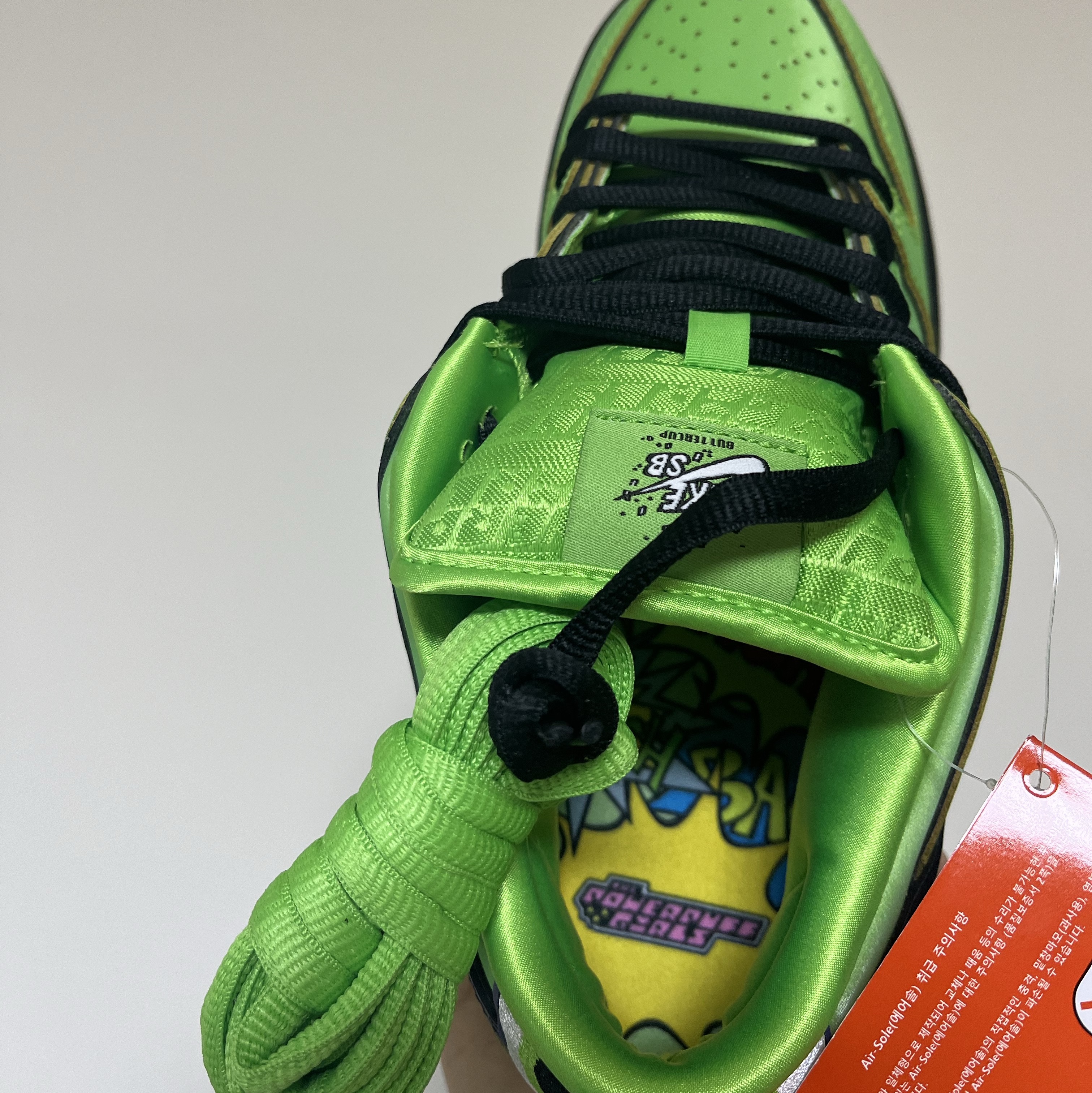 Nike x The Powerpuff Girls SB Dunk Low Pro QS Buttercup 착용 스타일 - 4