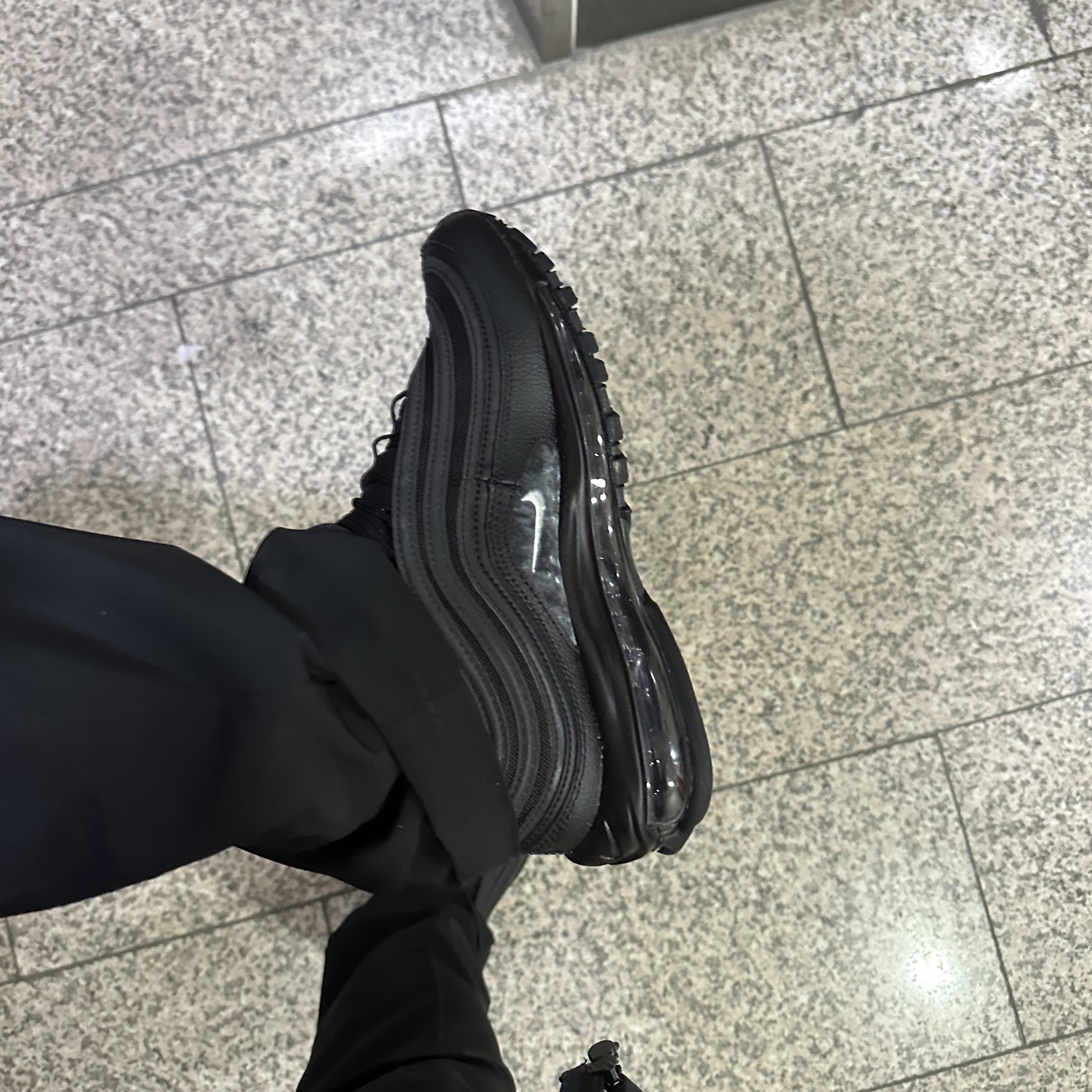 Nike Air Max 97 Black White Anthracite 착용 스타일 - 1