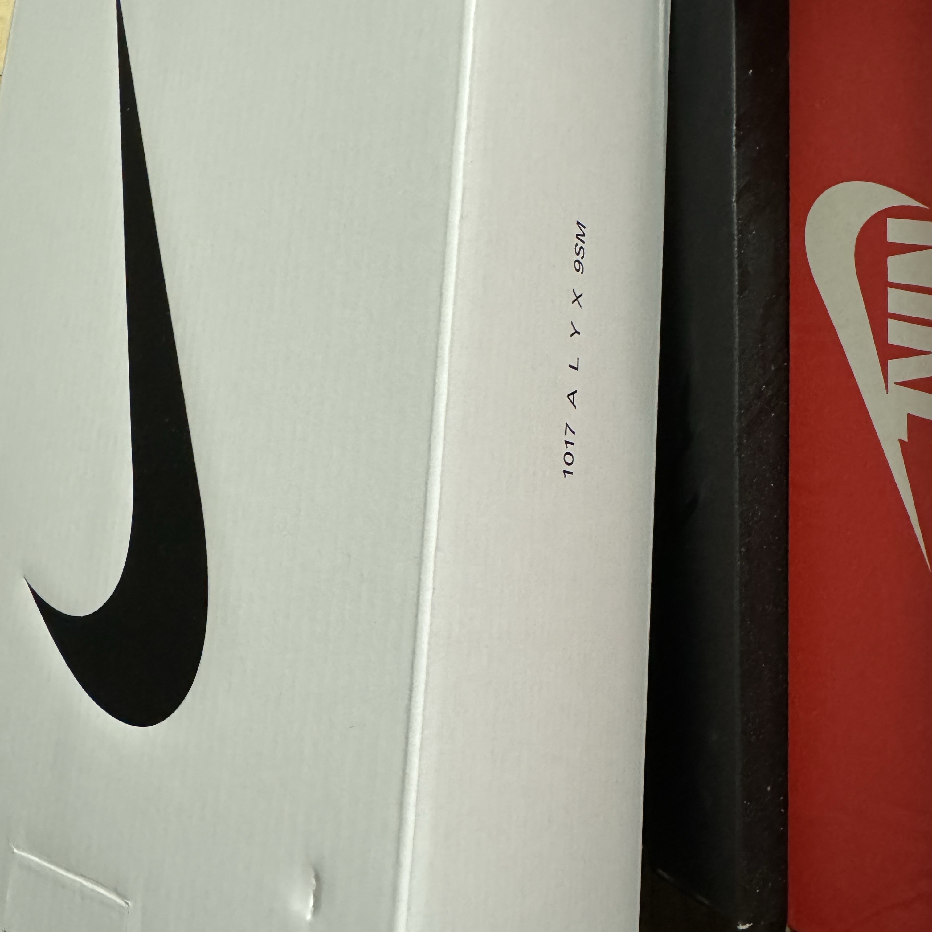 Nike x 1017 Alyx 9SM Air Force 1 Low SP White, Jordan 8 x SoleFly Retro SP Mi Casa es Su Casa 착용 스타일 - 1