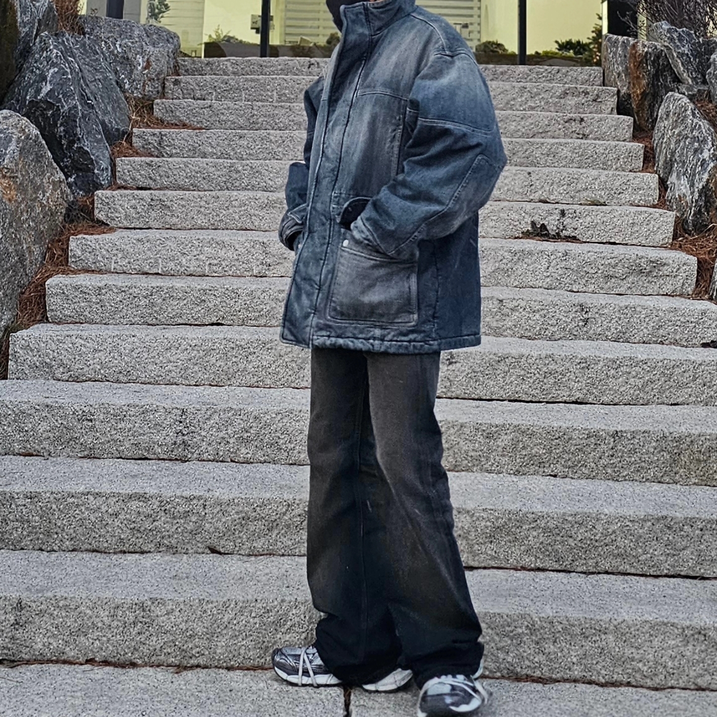 Balenciaga Denim Oversized Parka Light Blue, Balenciaga Top League Cap White 착용 스타일 - 5